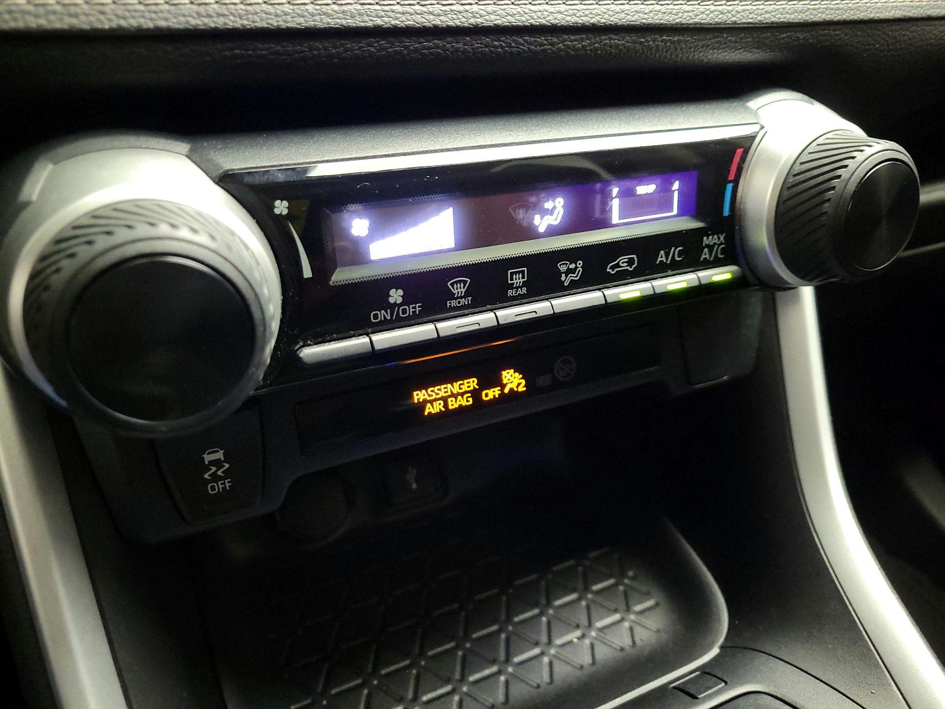 Thumbnail: 2022 Toyota RAV4 - 16