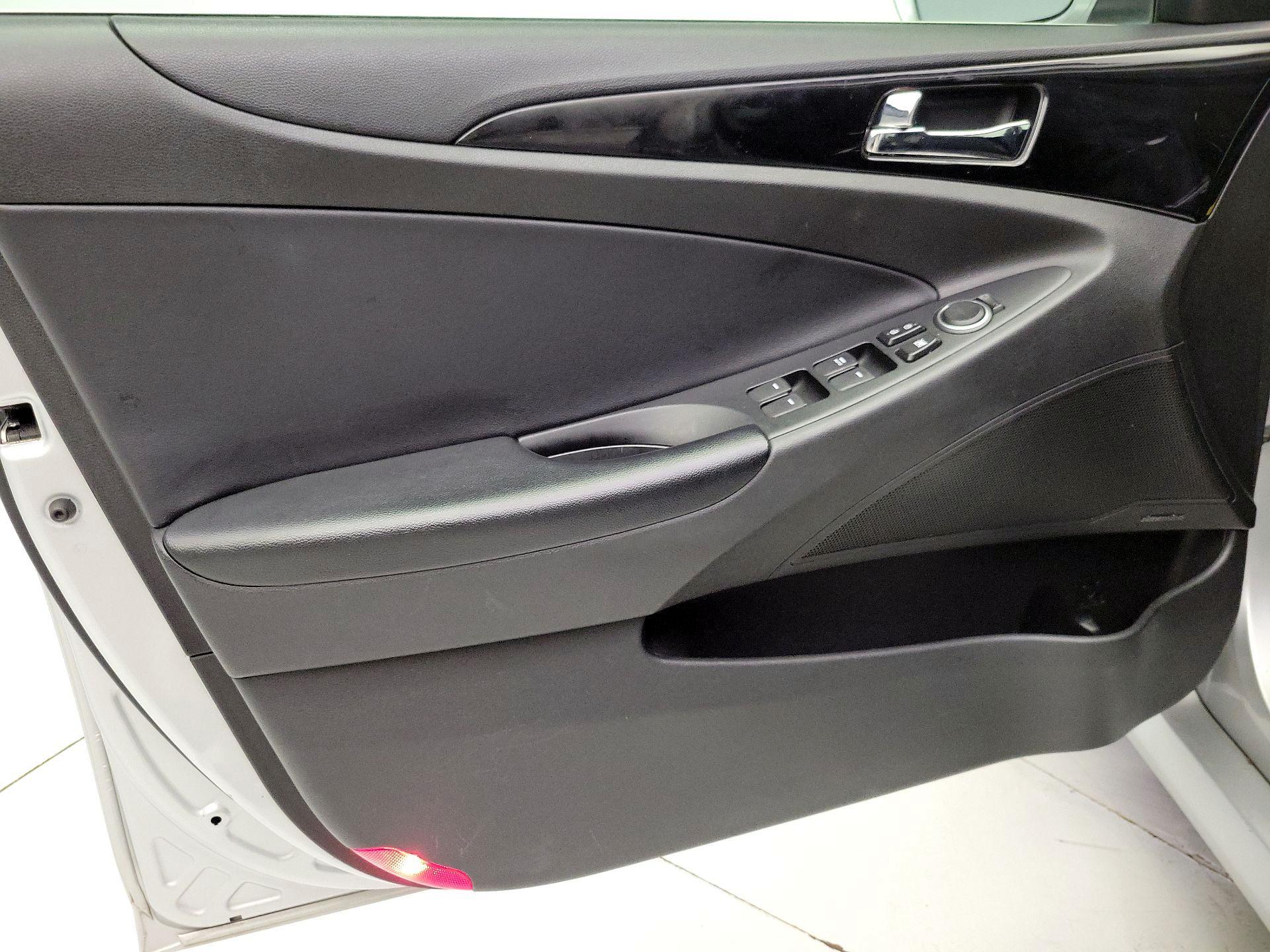 Thumbnail: 2014 Hyundai Sonata - 12