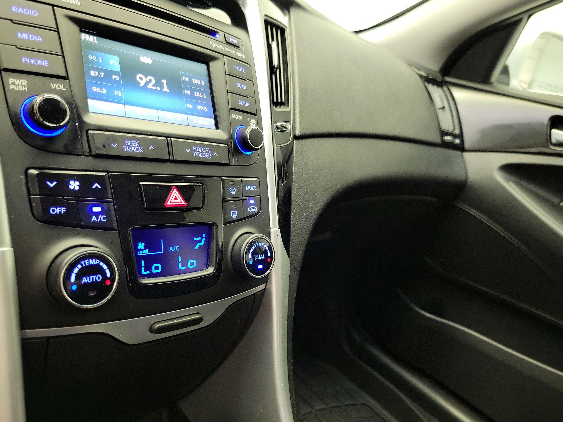 Thumbnail: 2014 Hyundai Sonata - 16