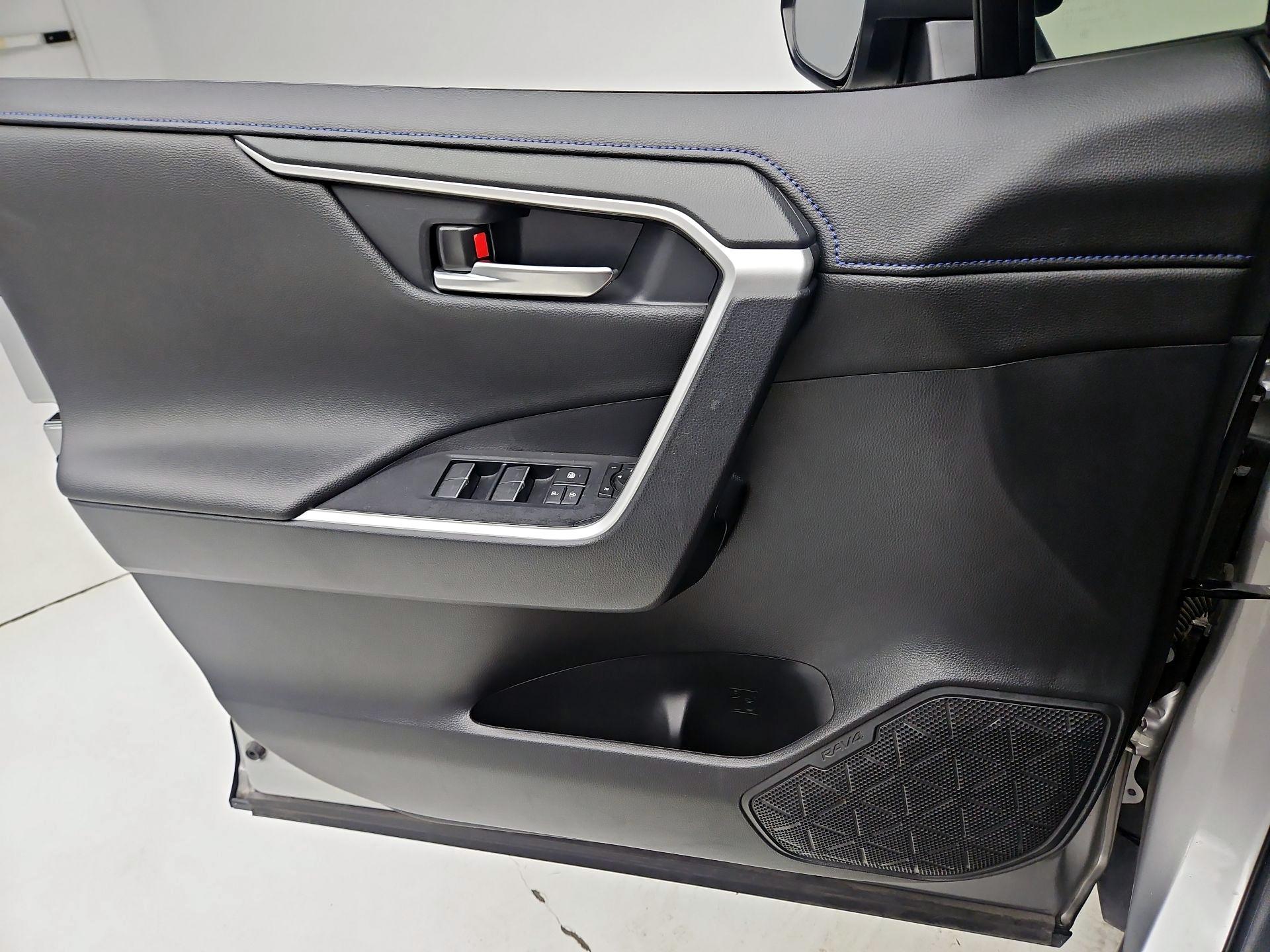 Thumbnail: 2022 Toyota RAV4 - 12