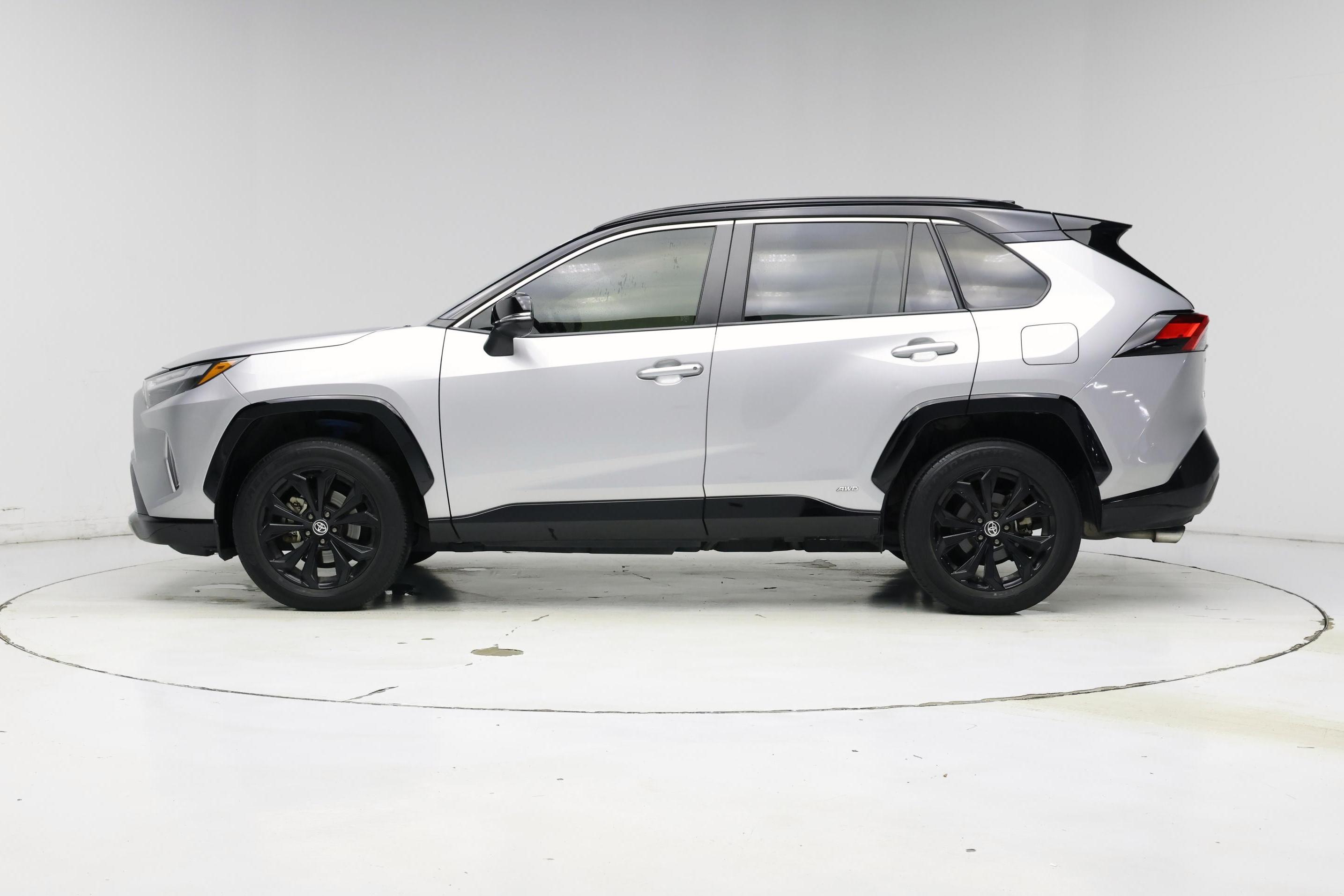 Thumbnail: 2022 Toyota RAV4 - 3