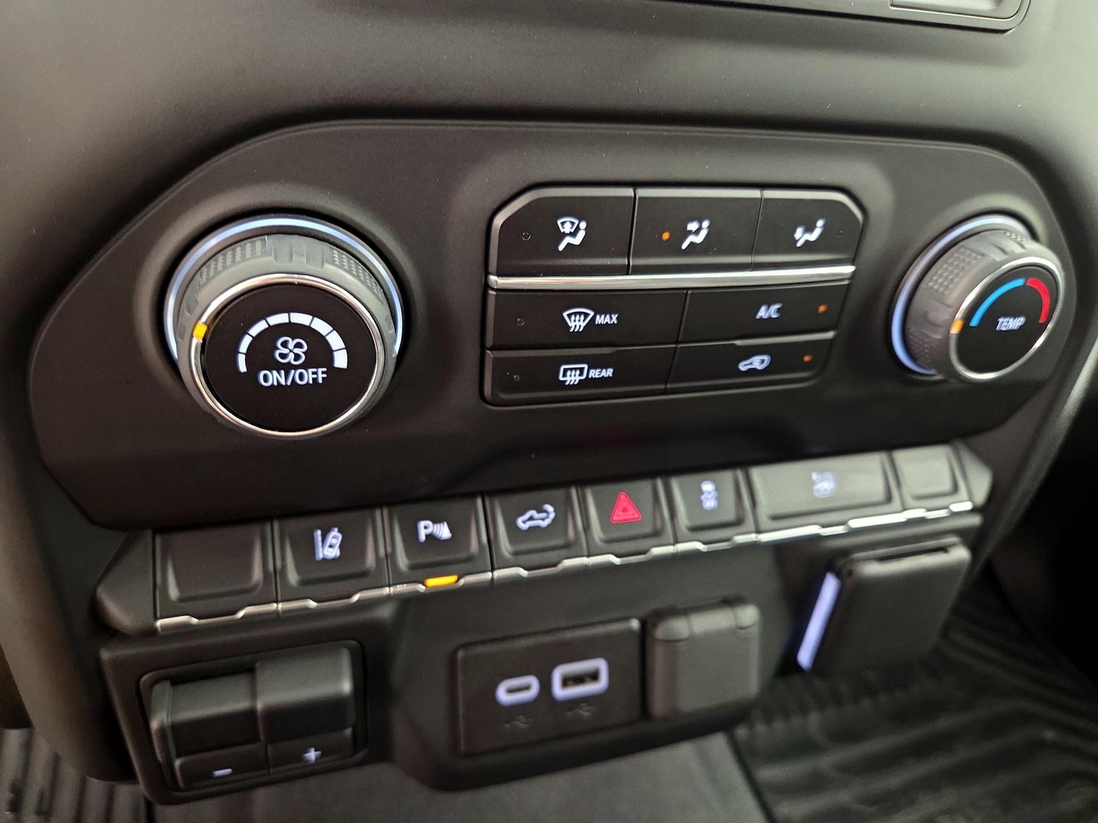 2024 Chevrolet Silverado 2500HD Custom - Photo 17