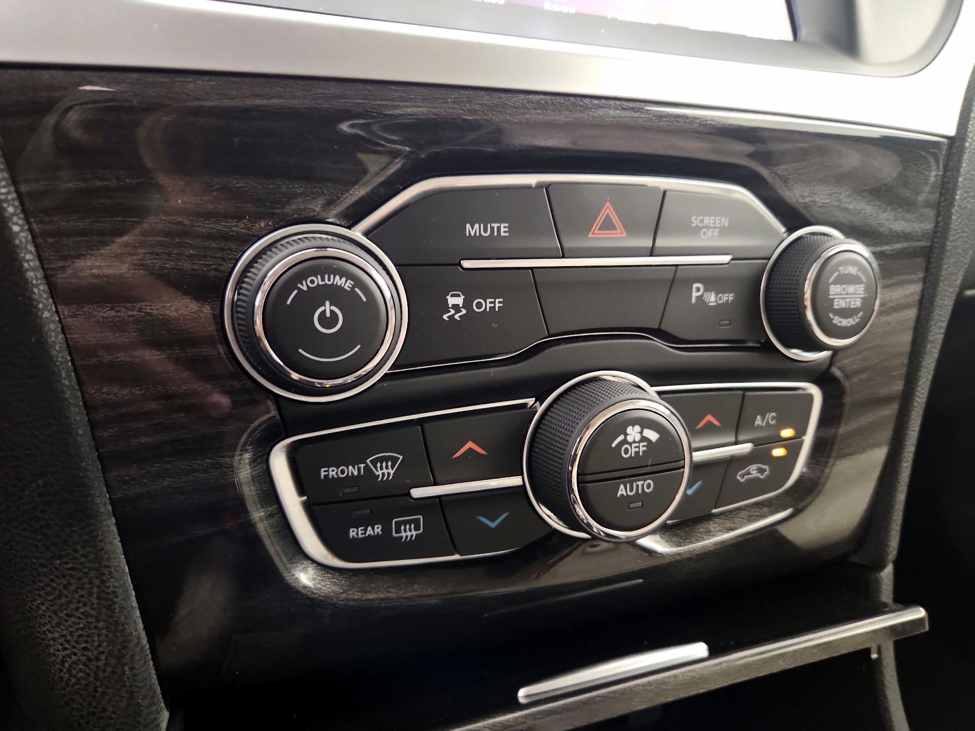 Thumbnail: 2018 Chrysler 300 - 16