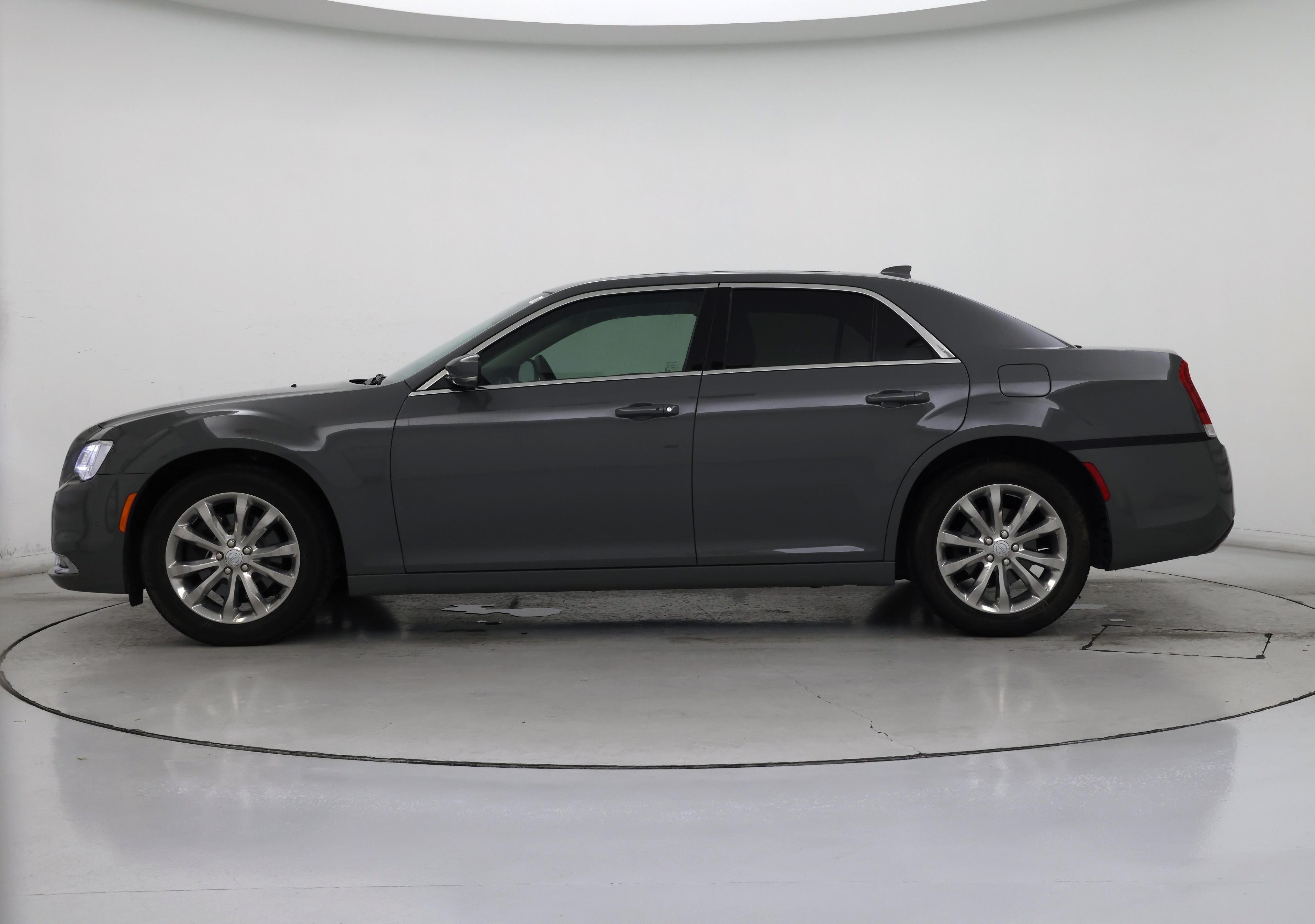 Thumbnail: 2018 Chrysler 300 - 3