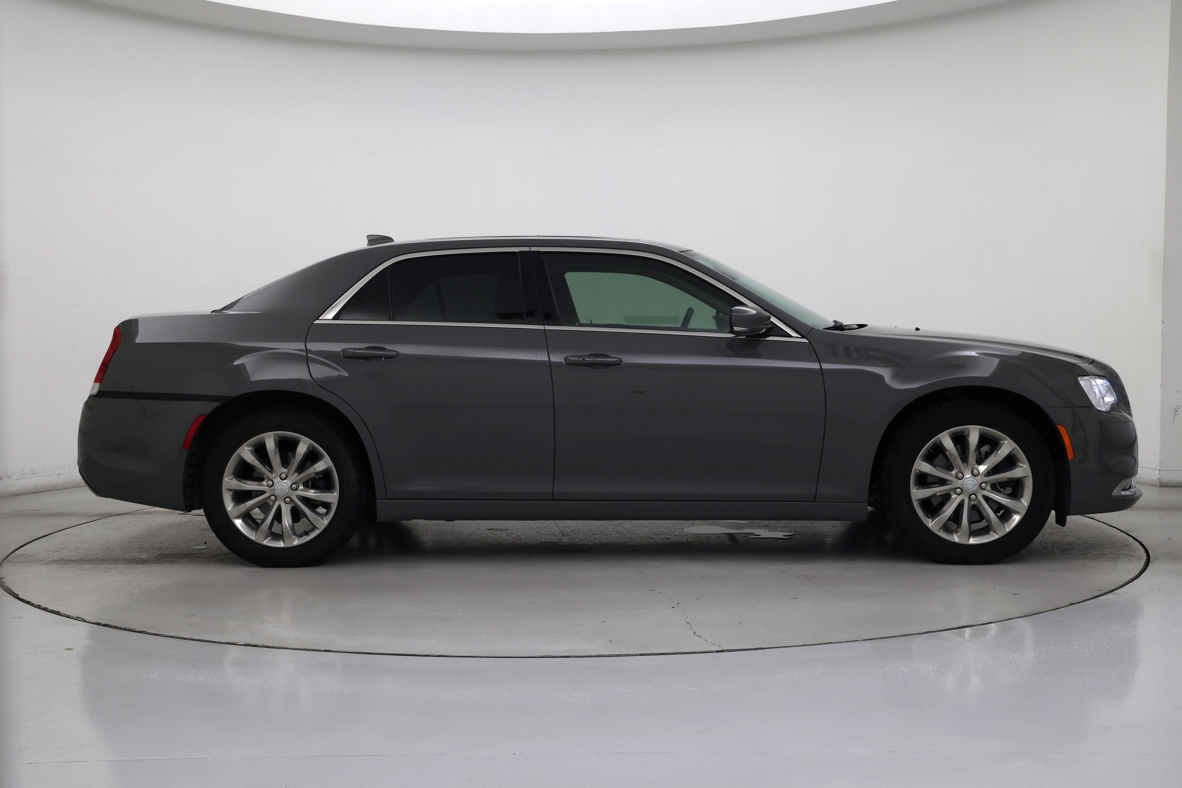 Thumbnail: 2018 Chrysler 300 - 7