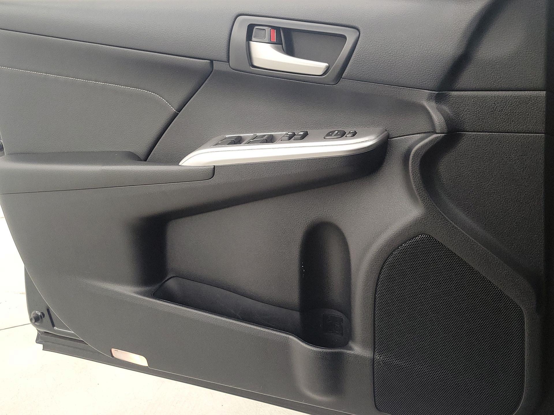 Thumbnail: 2014 Toyota Camry - 12