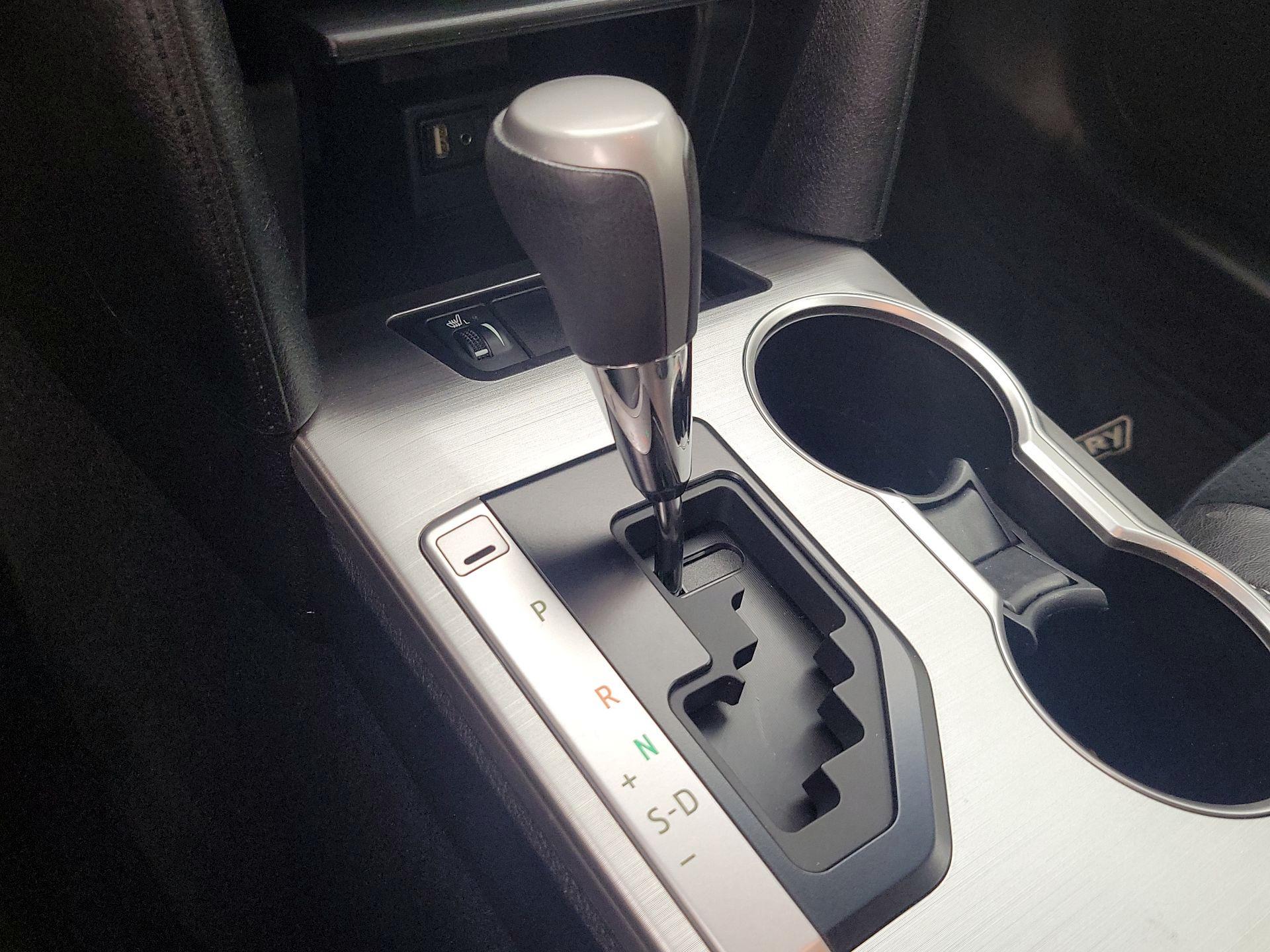 Thumbnail: 2014 Toyota Camry - 18