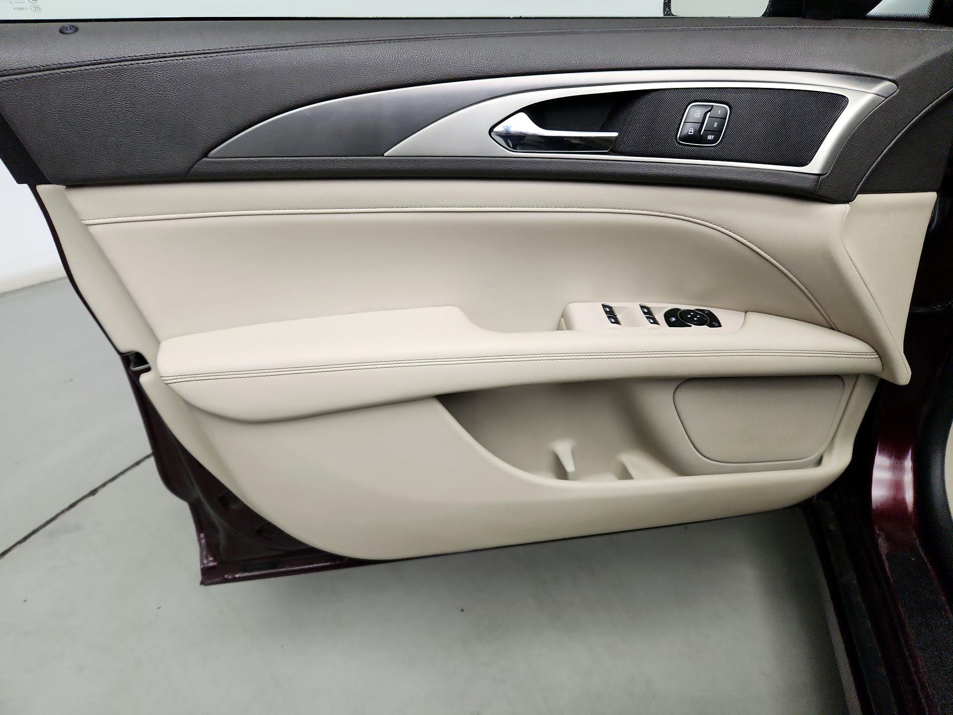 Thumbnail: 2017 Lincoln MKZ - 12
