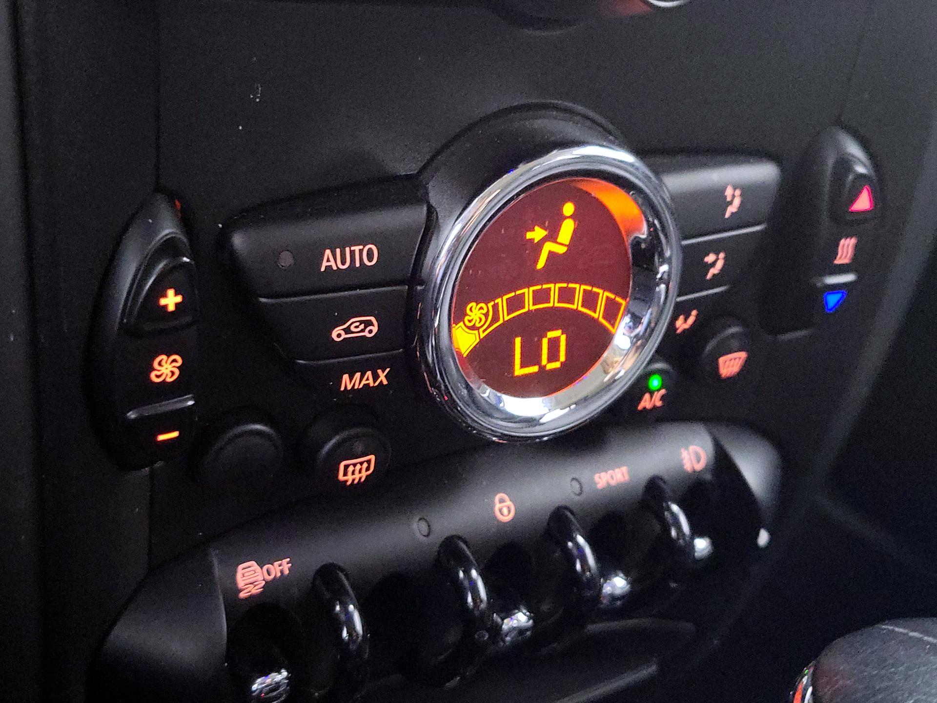 Thumbnail: 2015 MINI Cooper Countryman - 14