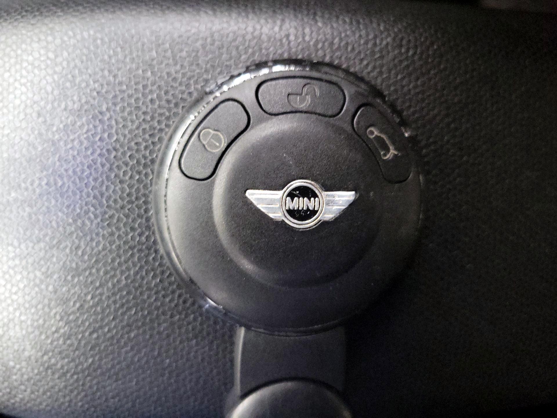 Thumbnail: 2015 MINI Cooper Countryman - 19