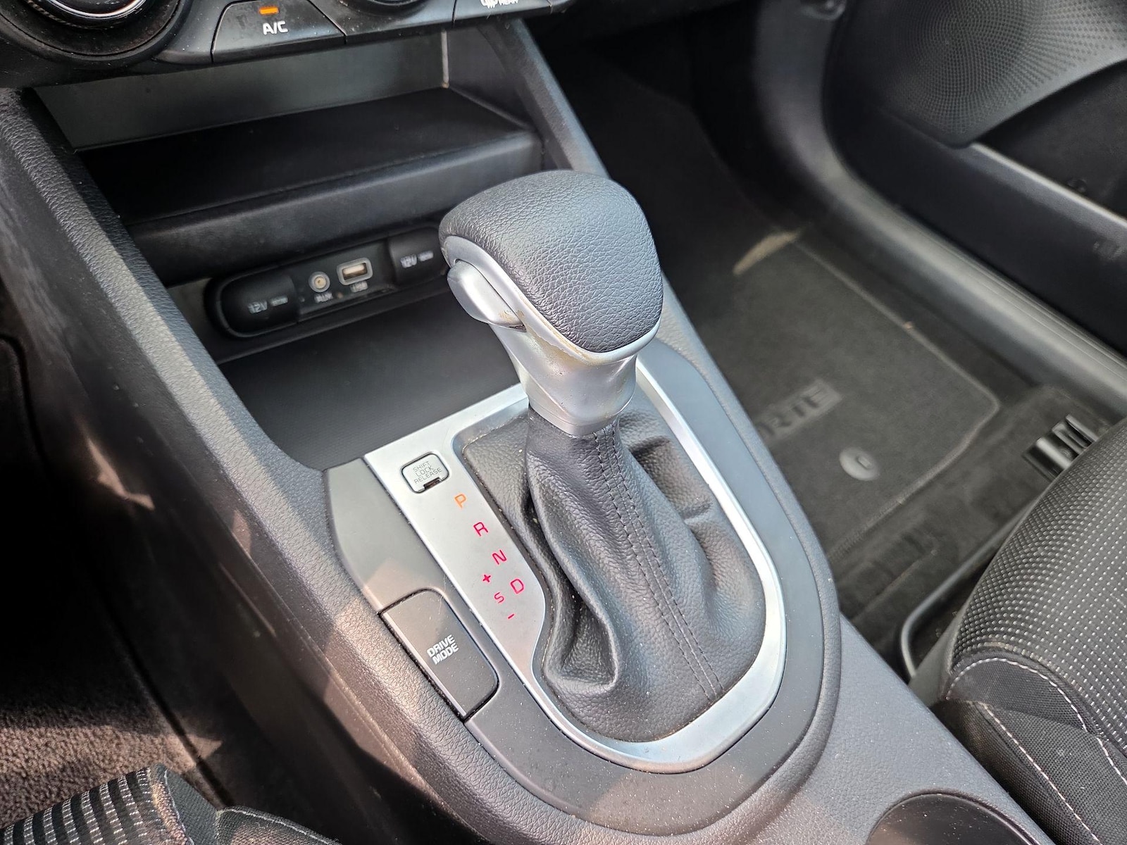 2021 Kia Forte LXS - Photo 18