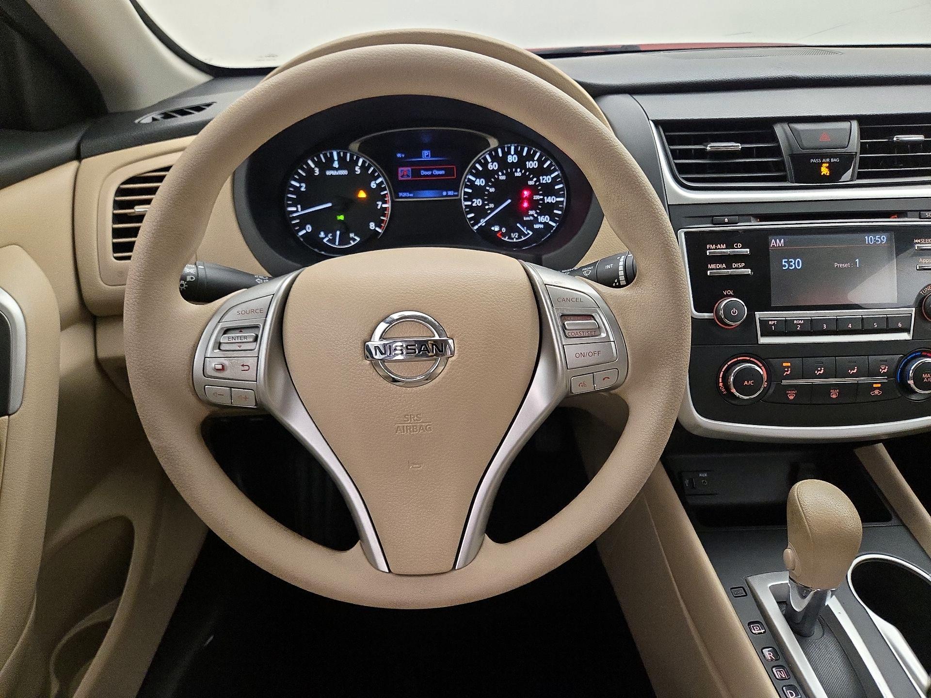 Thumbnail: 2016 Nissan Altima - 10