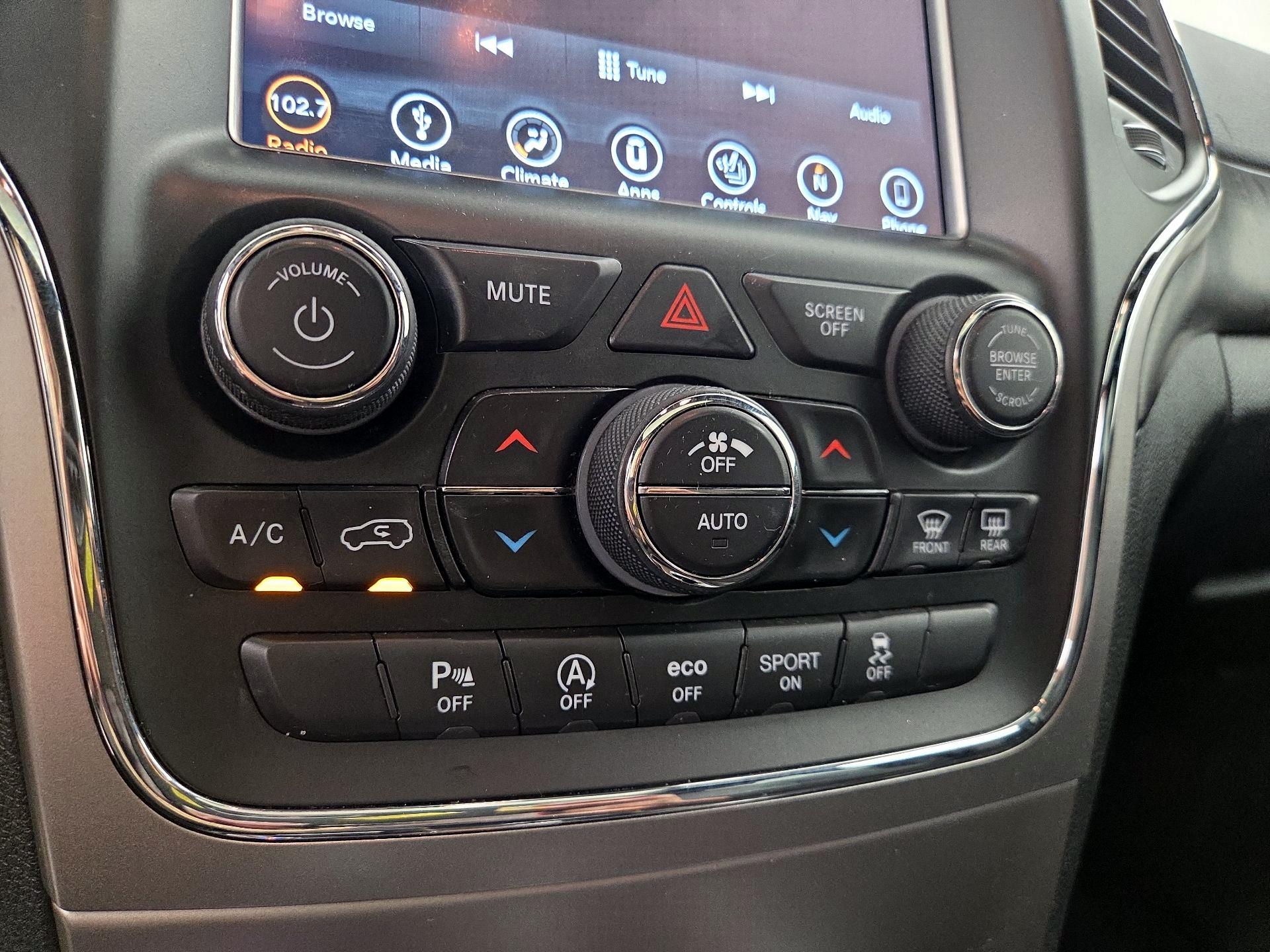 Thumbnail: 2018 Jeep Grand Cherokee - 17