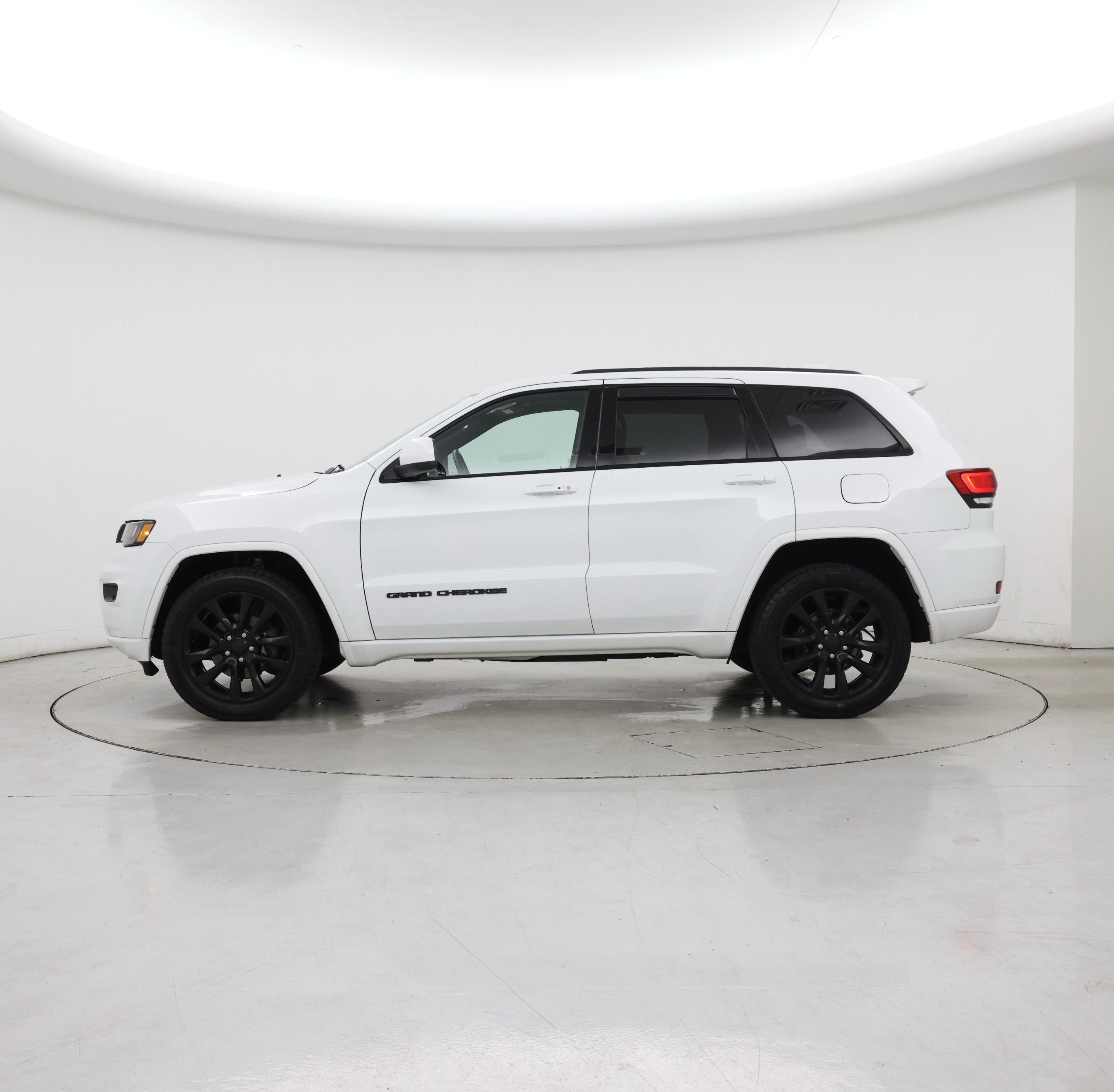 Thumbnail: 2018 Jeep Grand Cherokee - 3