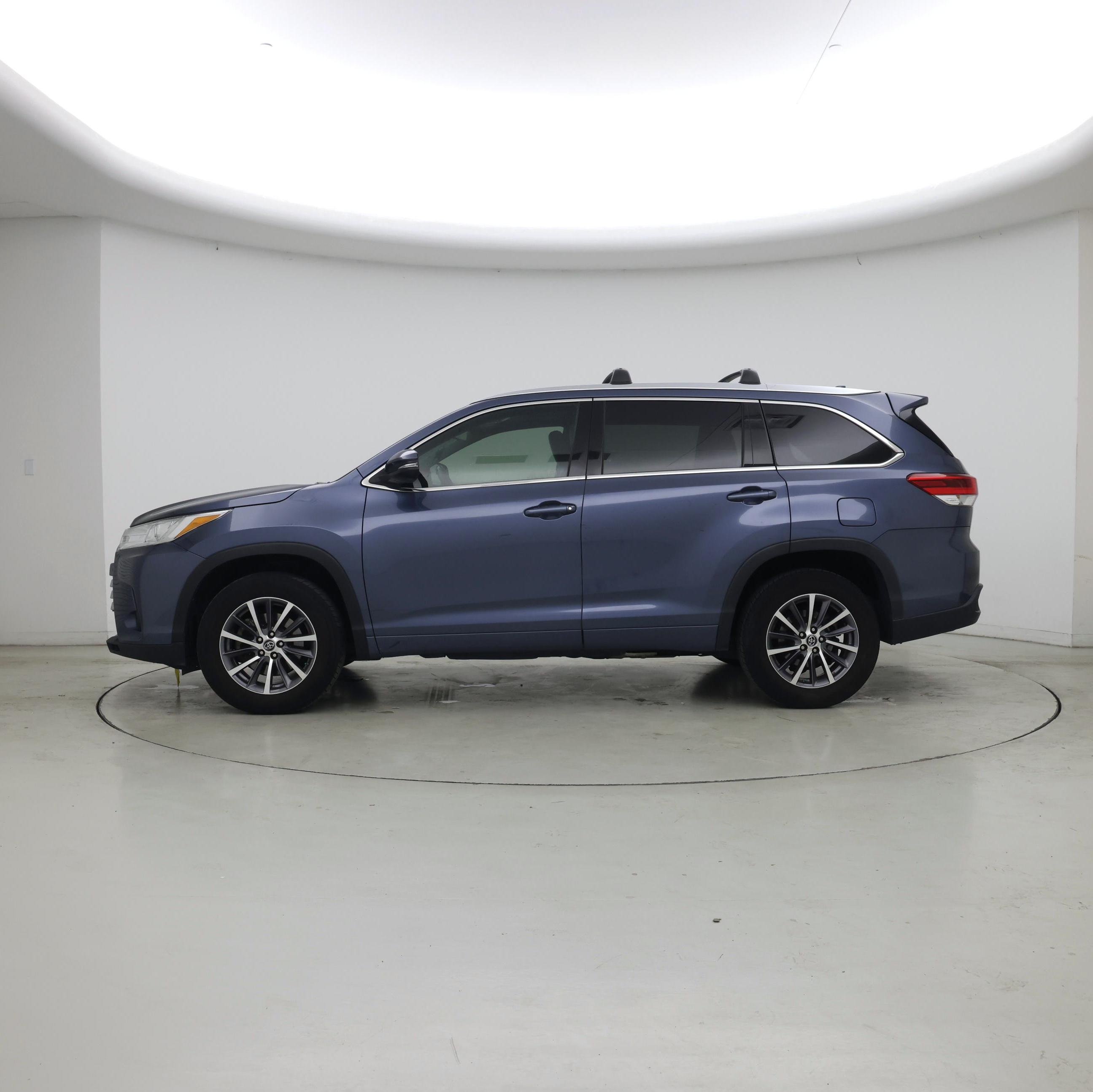 Thumbnail: 2017 Toyota Highlander - 3