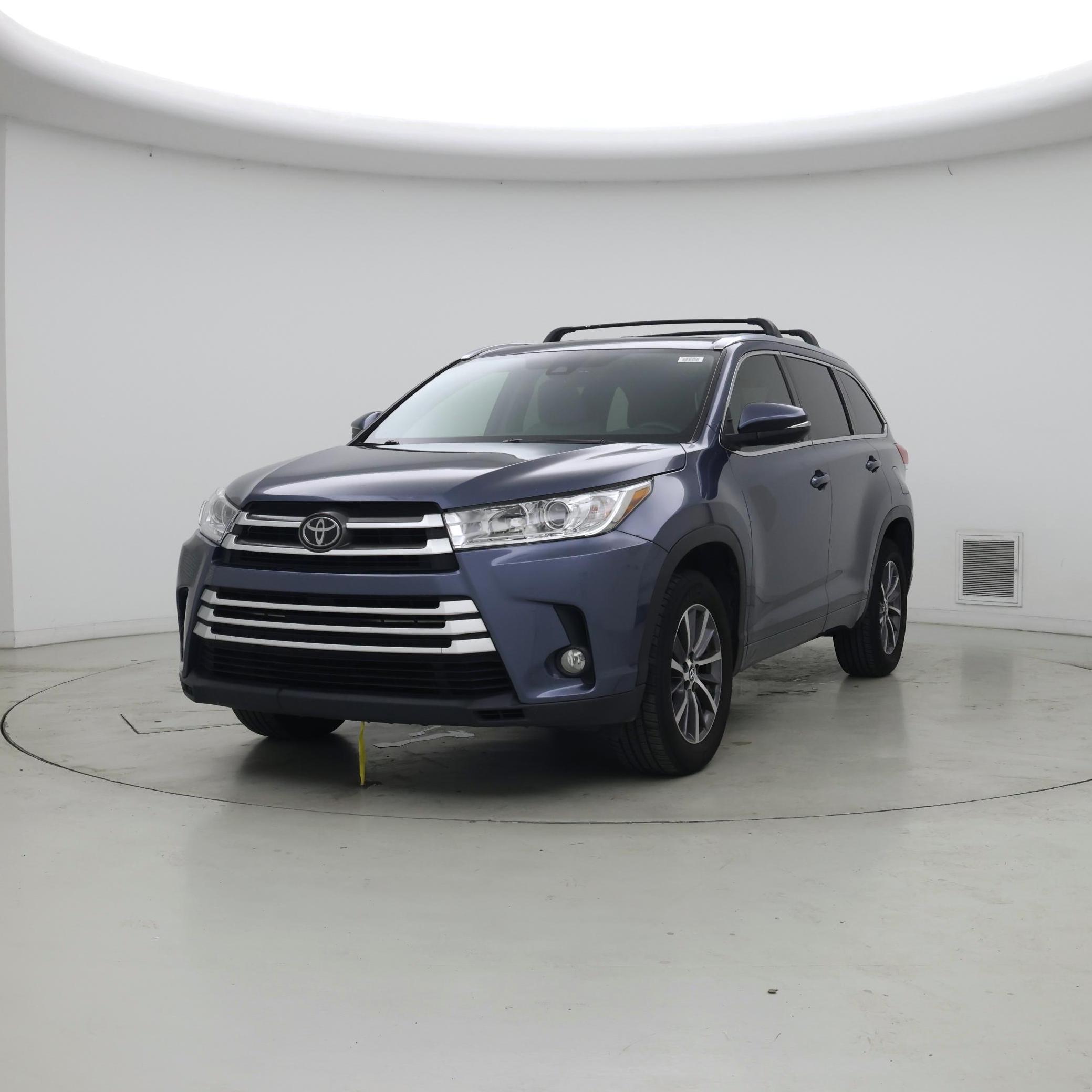 Thumbnail: 2017 Toyota Highlander - 4