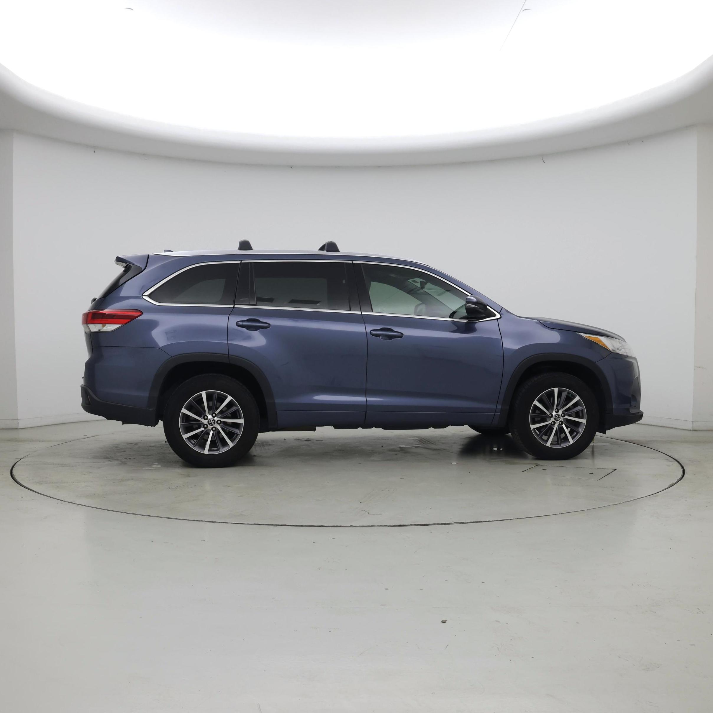 Thumbnail: 2017 Toyota Highlander - 7