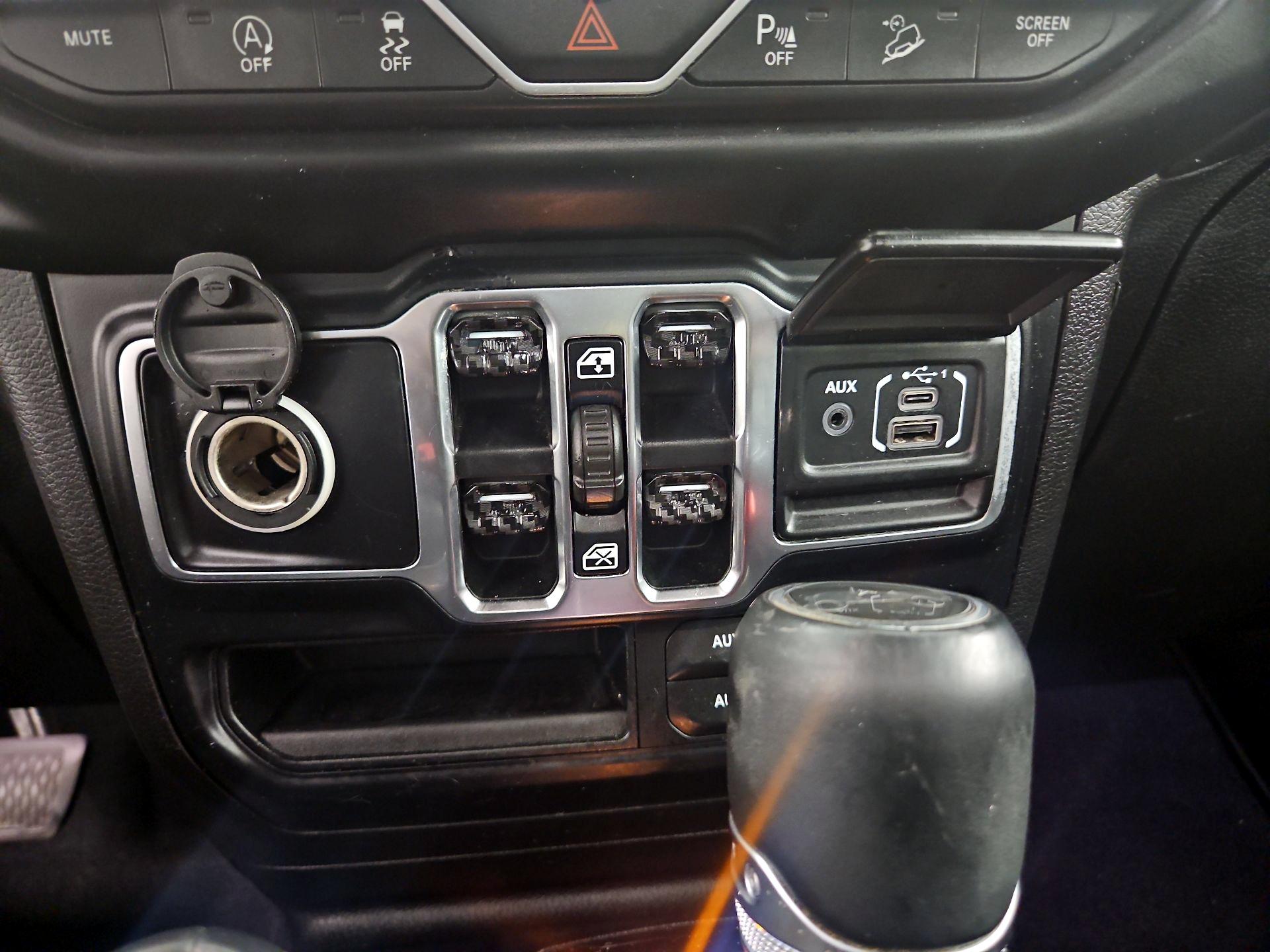 Thumbnail: 2019 Jeep Wrangler - 18