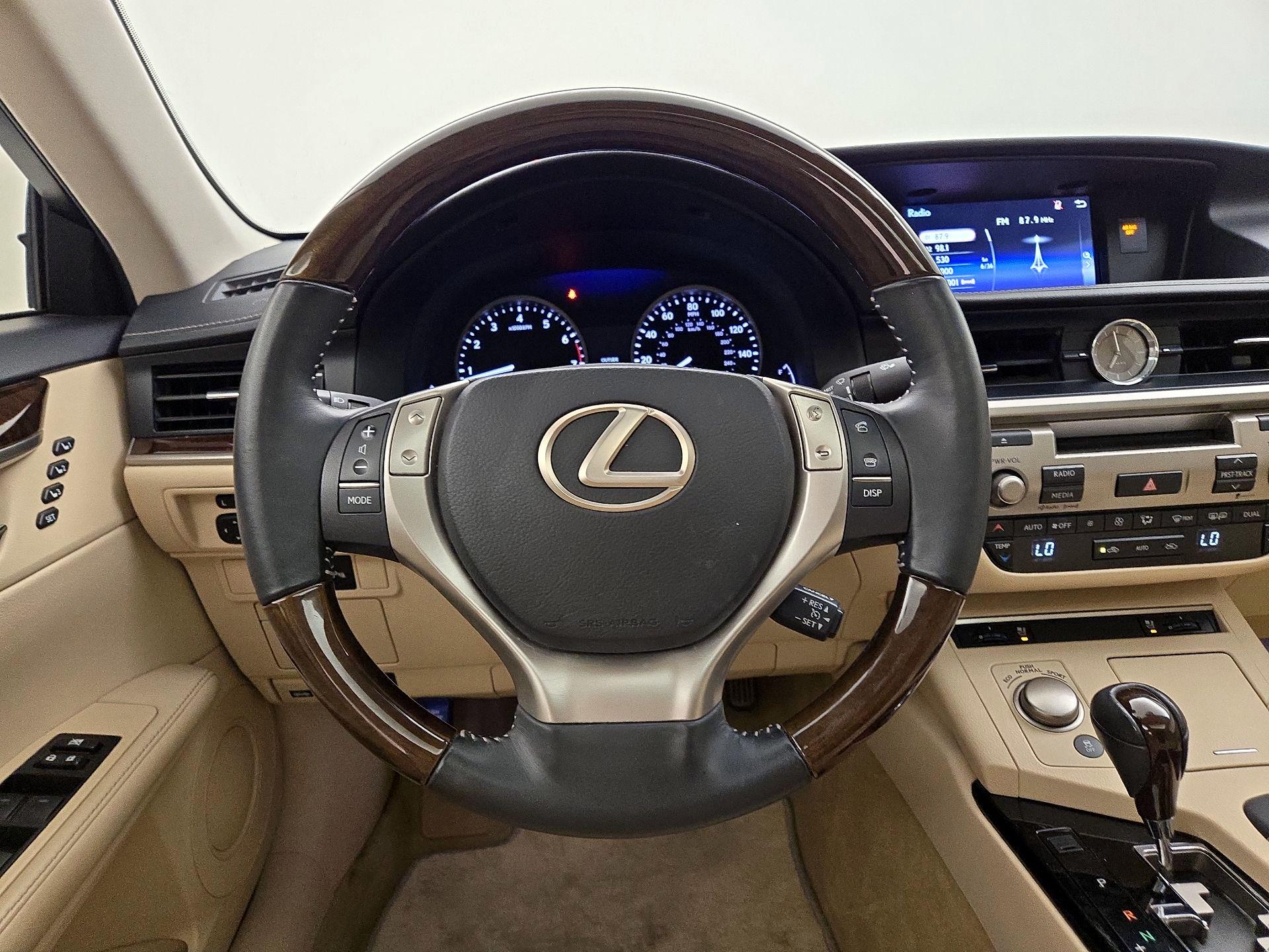 Thumbnail: 2015 Lexus ES - 10