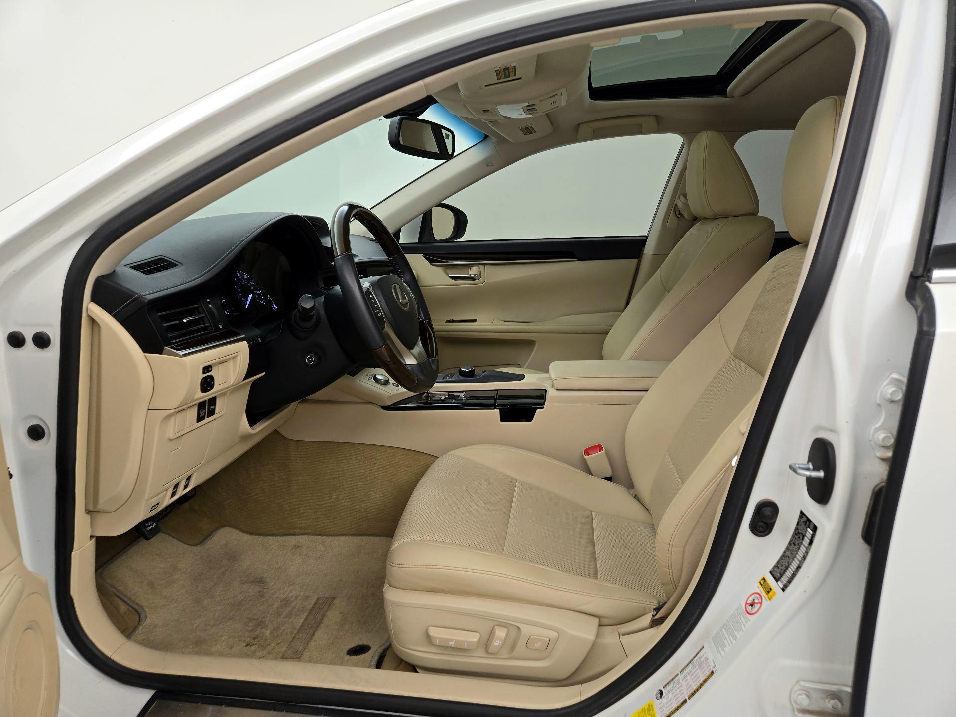 Thumbnail: 2015 Lexus ES - 11