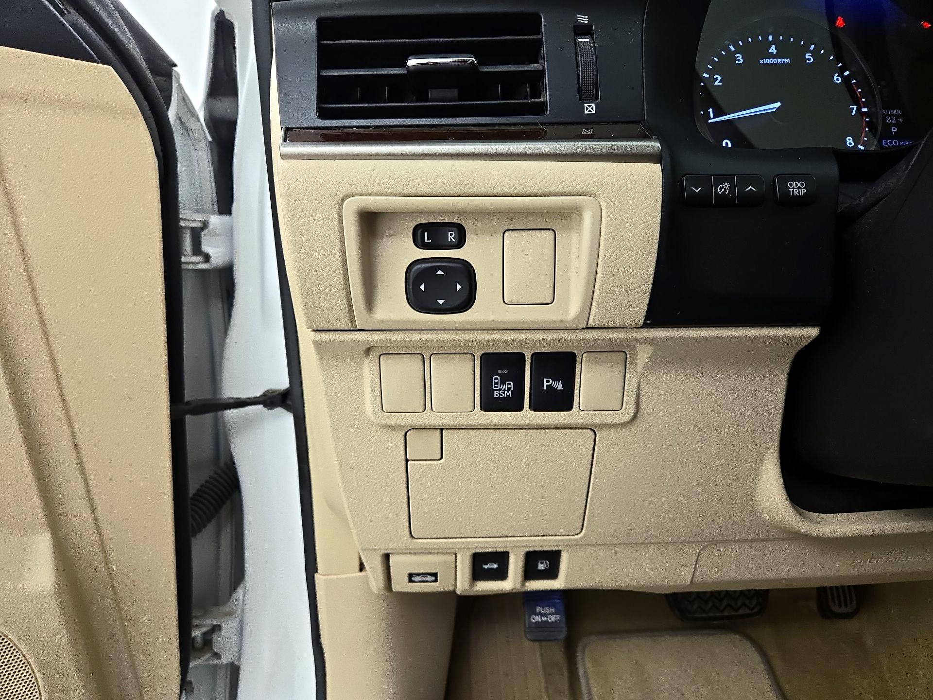 Thumbnail: 2015 Lexus ES - 13