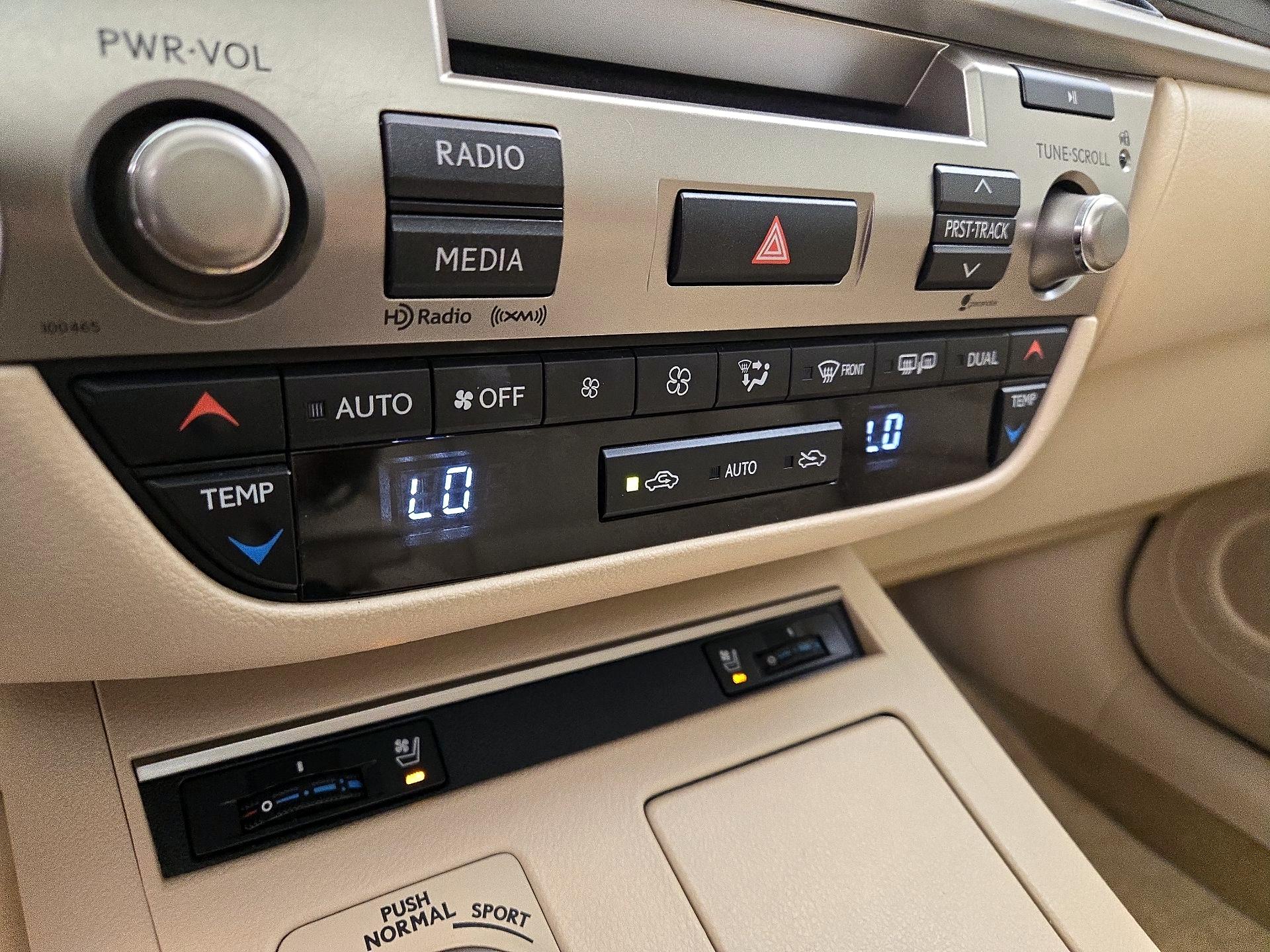 Thumbnail: 2015 Lexus ES - 16