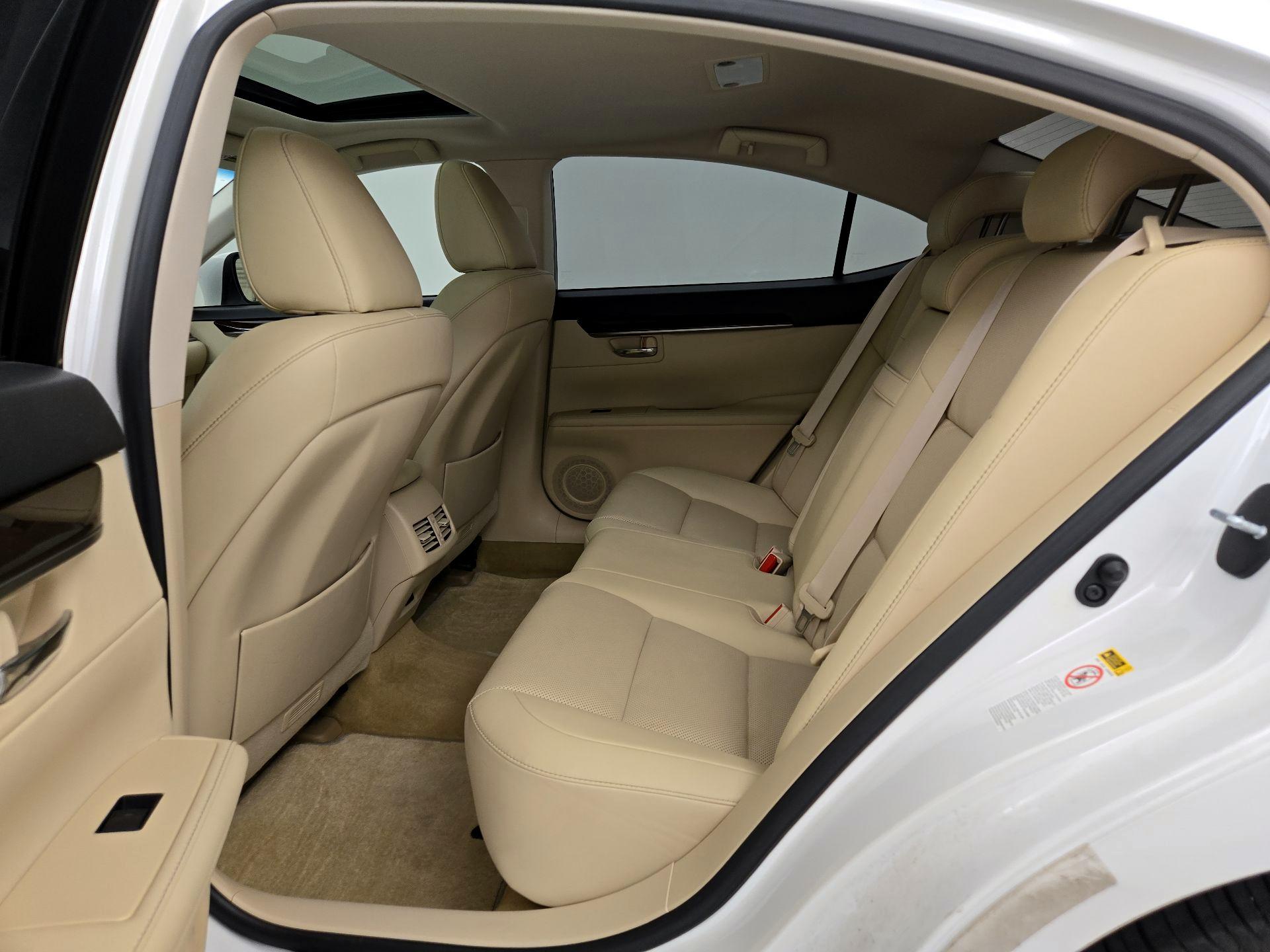 Thumbnail: 2015 Lexus ES - 20