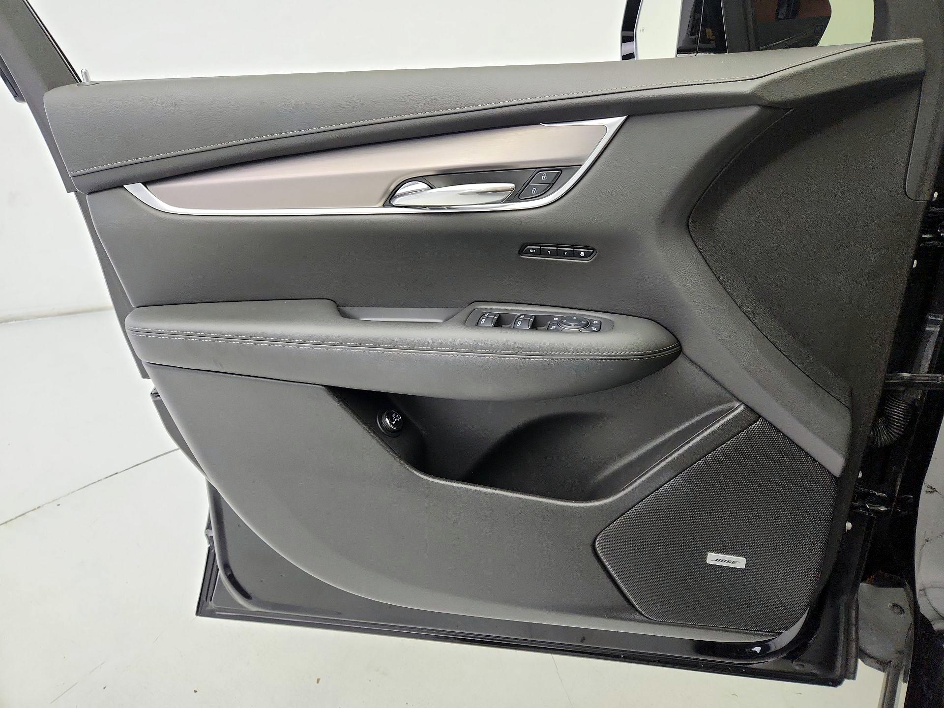 Thumbnail: 2024 Cadillac XT6 - 12