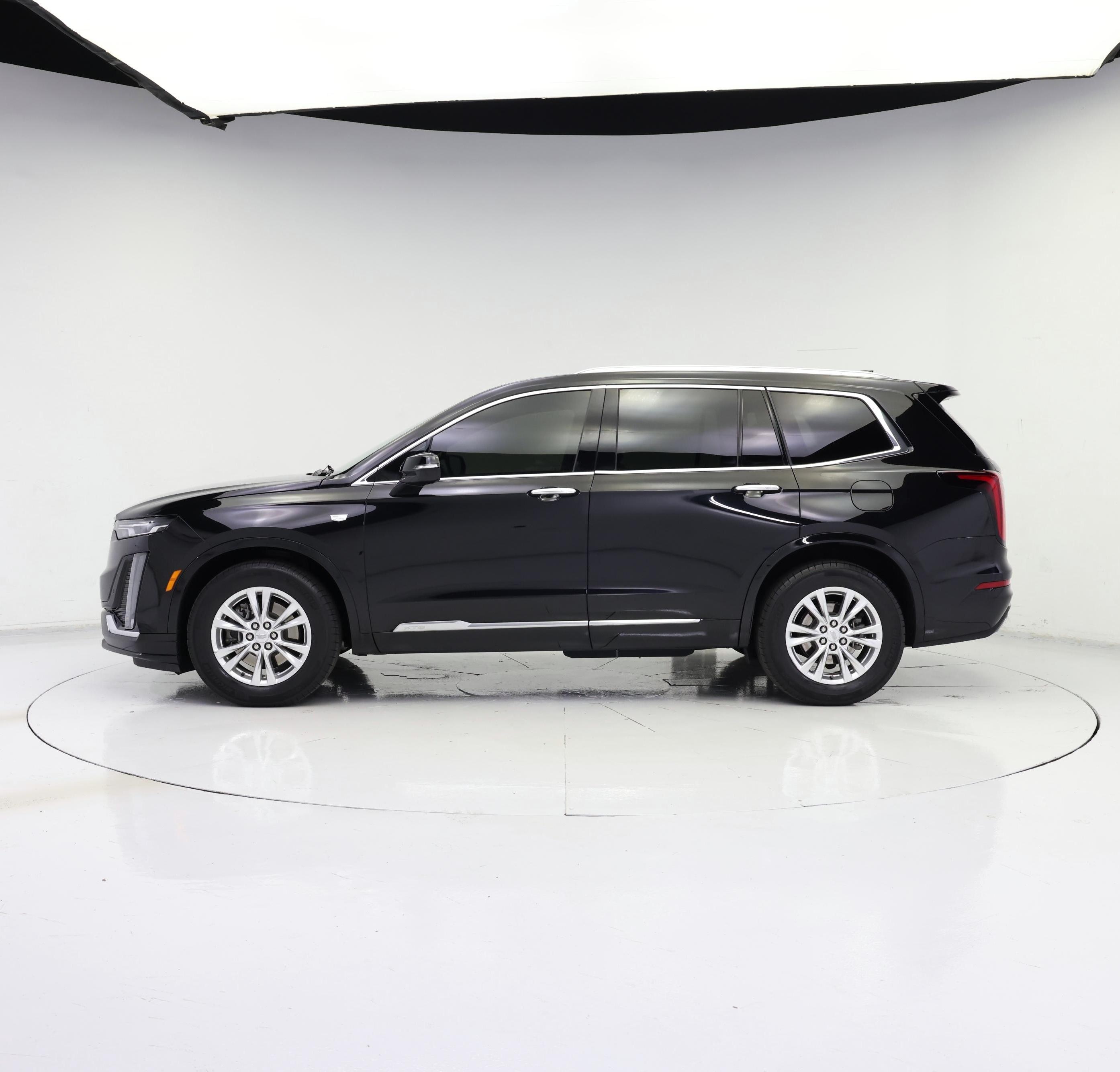 Thumbnail: 2024 Cadillac XT6 - 3
