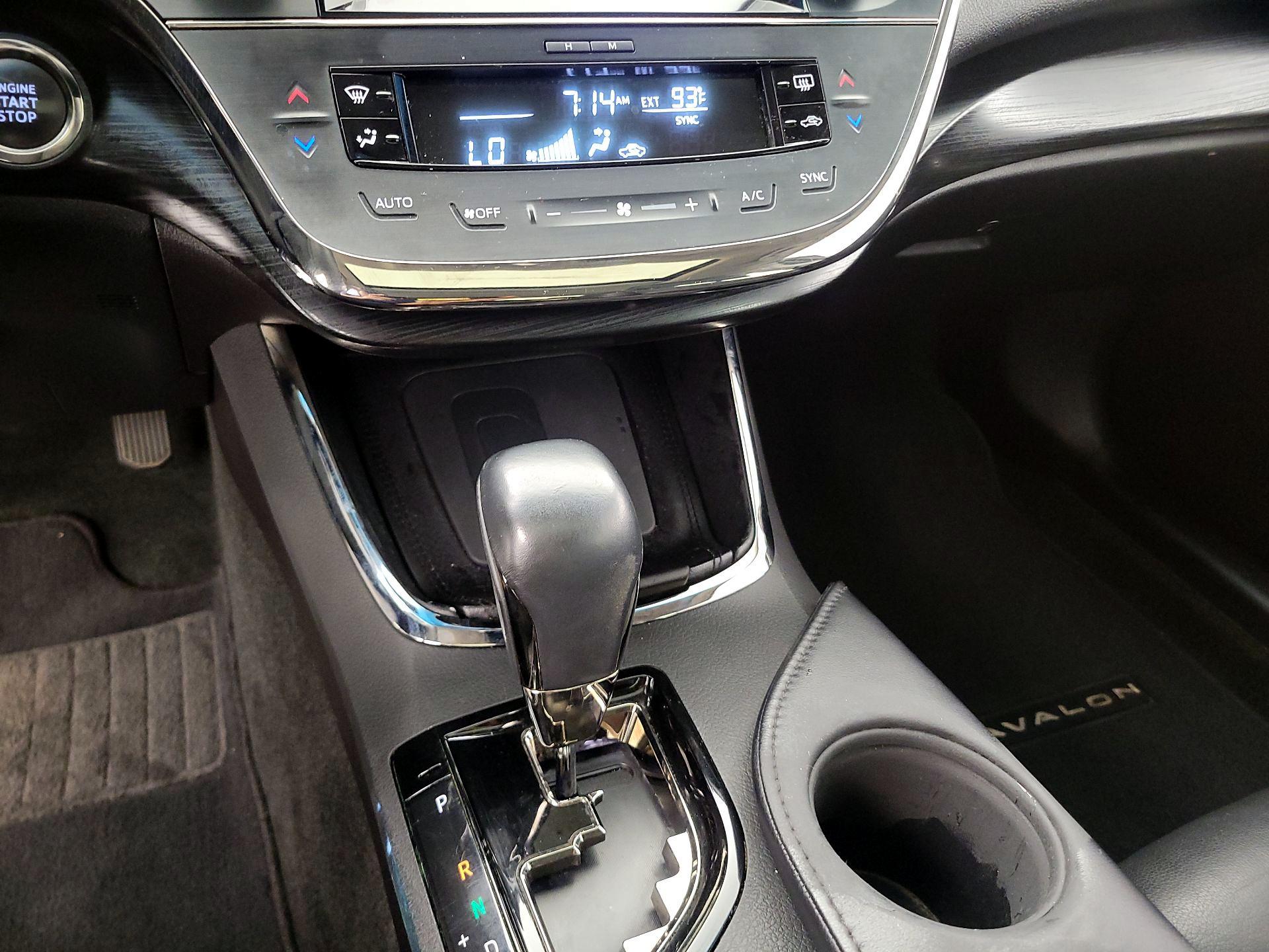 Thumbnail: 2016 Toyota Avalon - 17