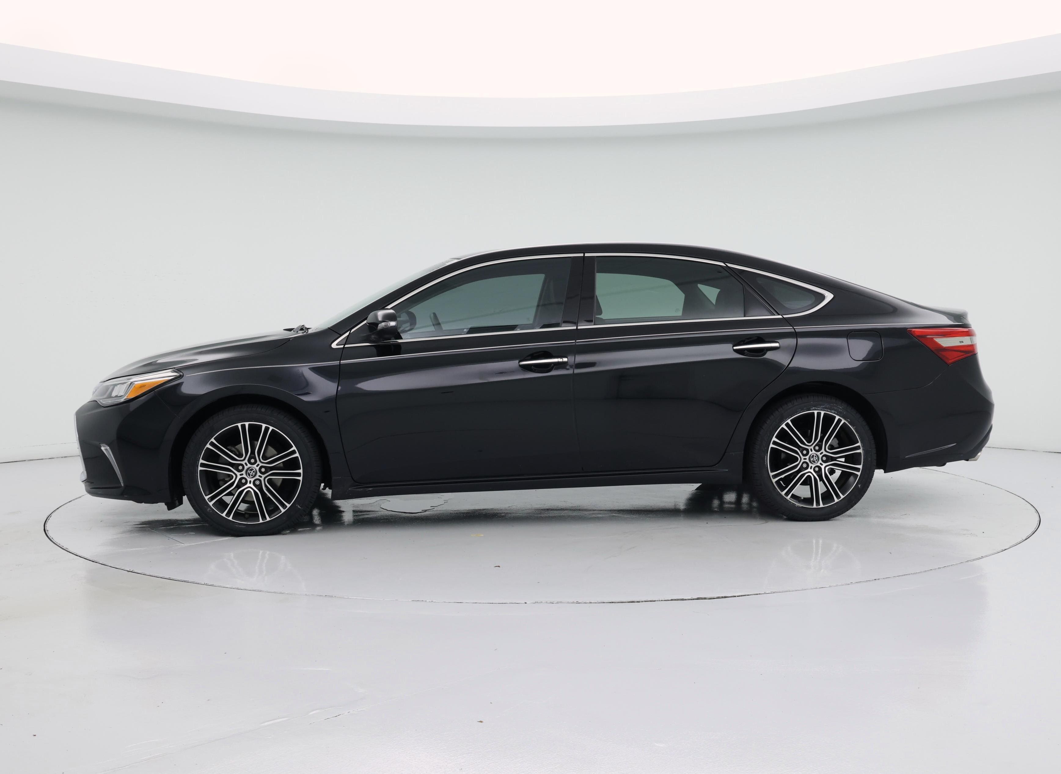 Thumbnail: 2016 Toyota Avalon - 3