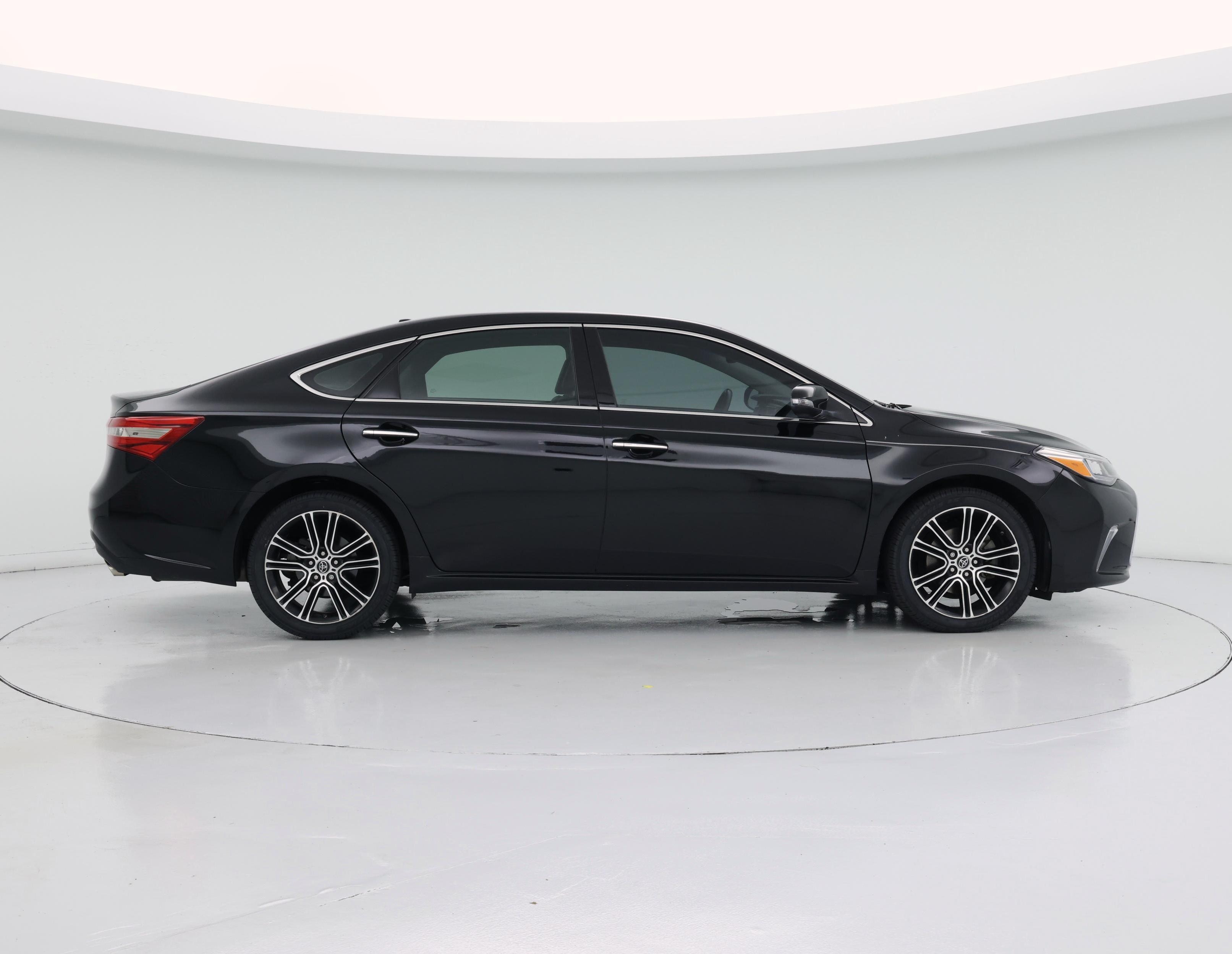 Thumbnail: 2016 Toyota Avalon - 7