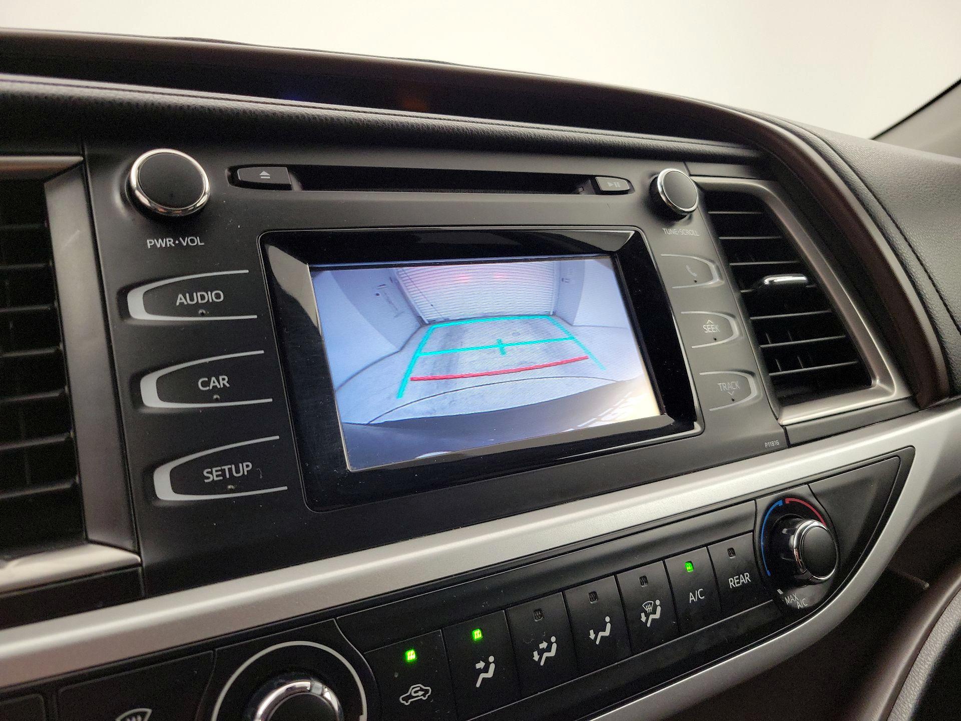 Thumbnail: 2019 Toyota Highlander - 14