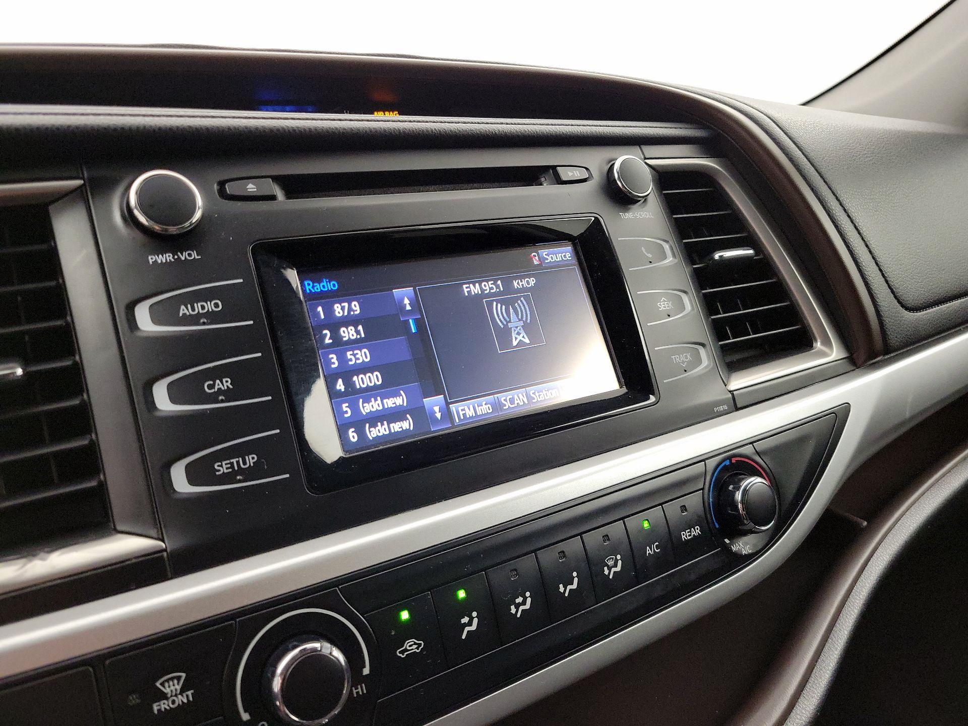 Thumbnail: 2019 Toyota Highlander - 15
