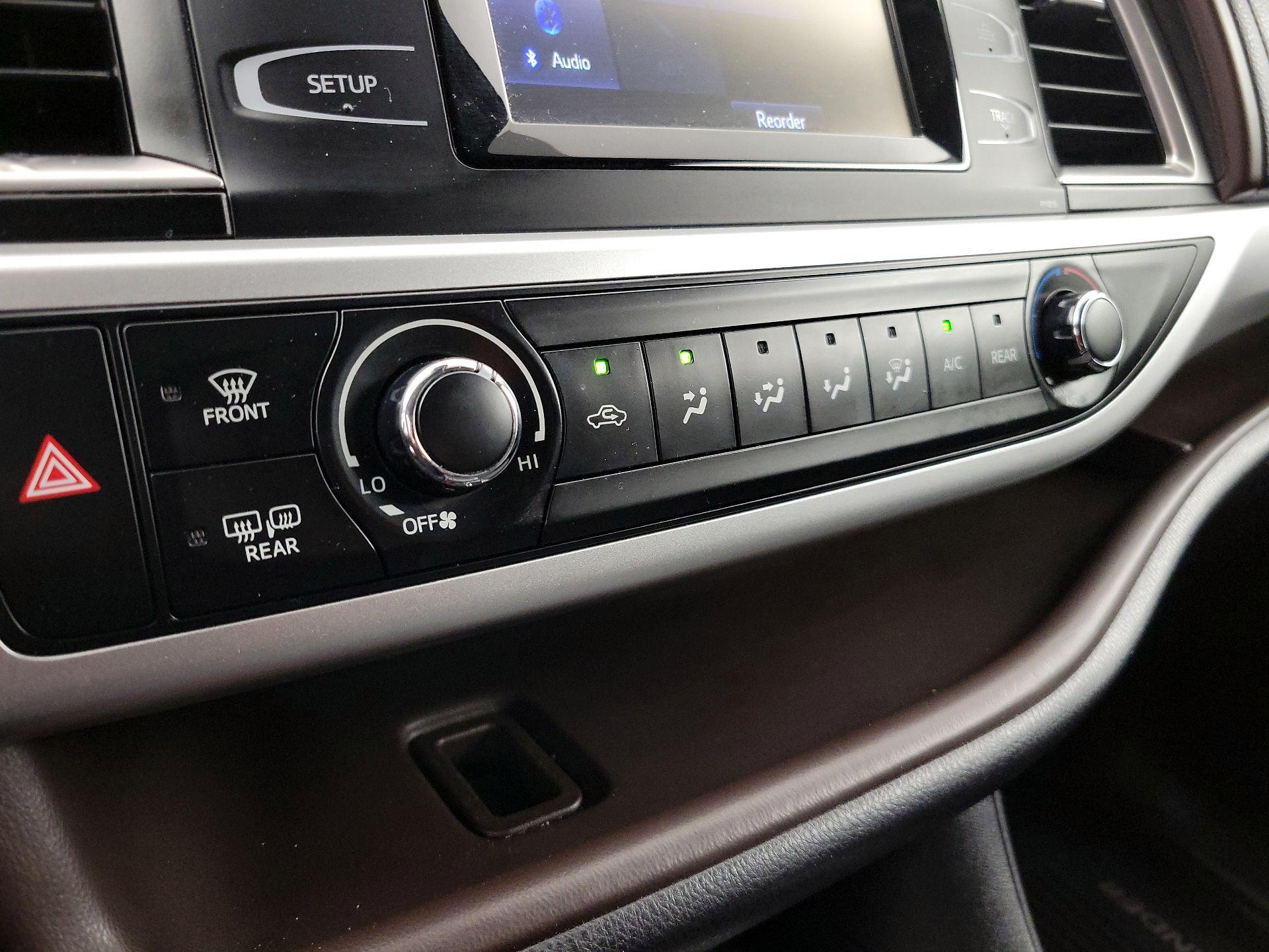 Thumbnail: 2019 Toyota Highlander - 16