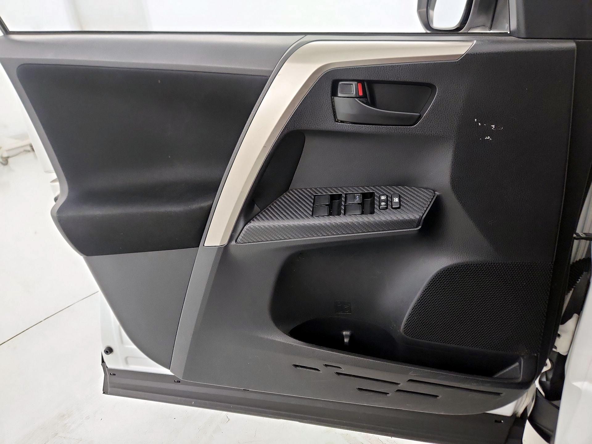 Thumbnail: 2014 Toyota RAV4 - 12