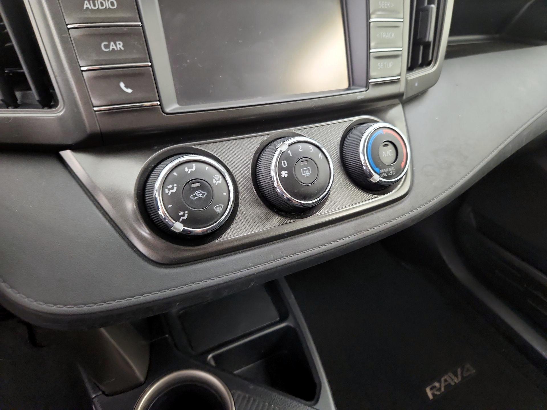 Thumbnail: 2014 Toyota RAV4 - 16