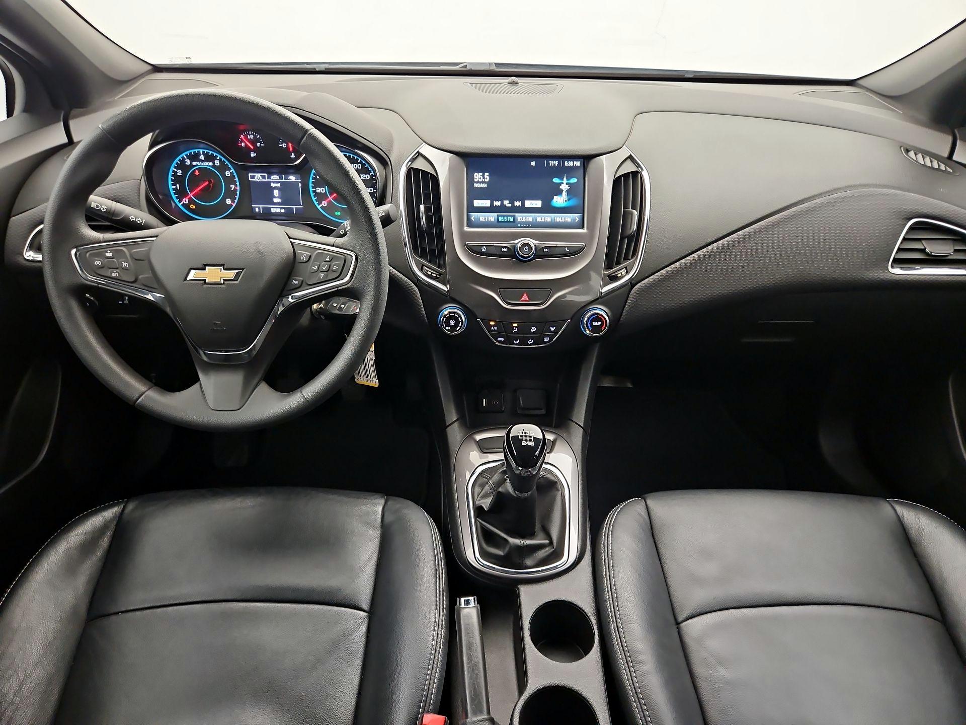 Thumbnail: 2017 Chevrolet Cruze - 9