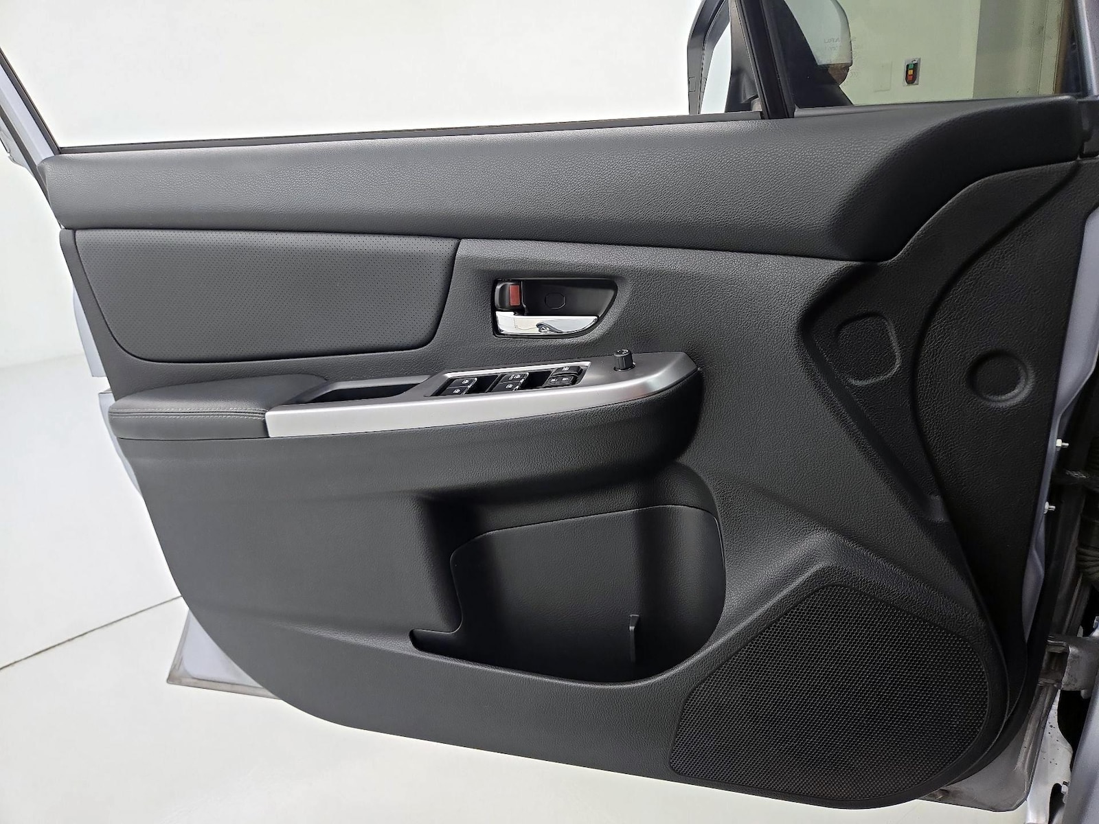 2015 Subaru XV Crosstrek Hybrid Touring - Photo 13