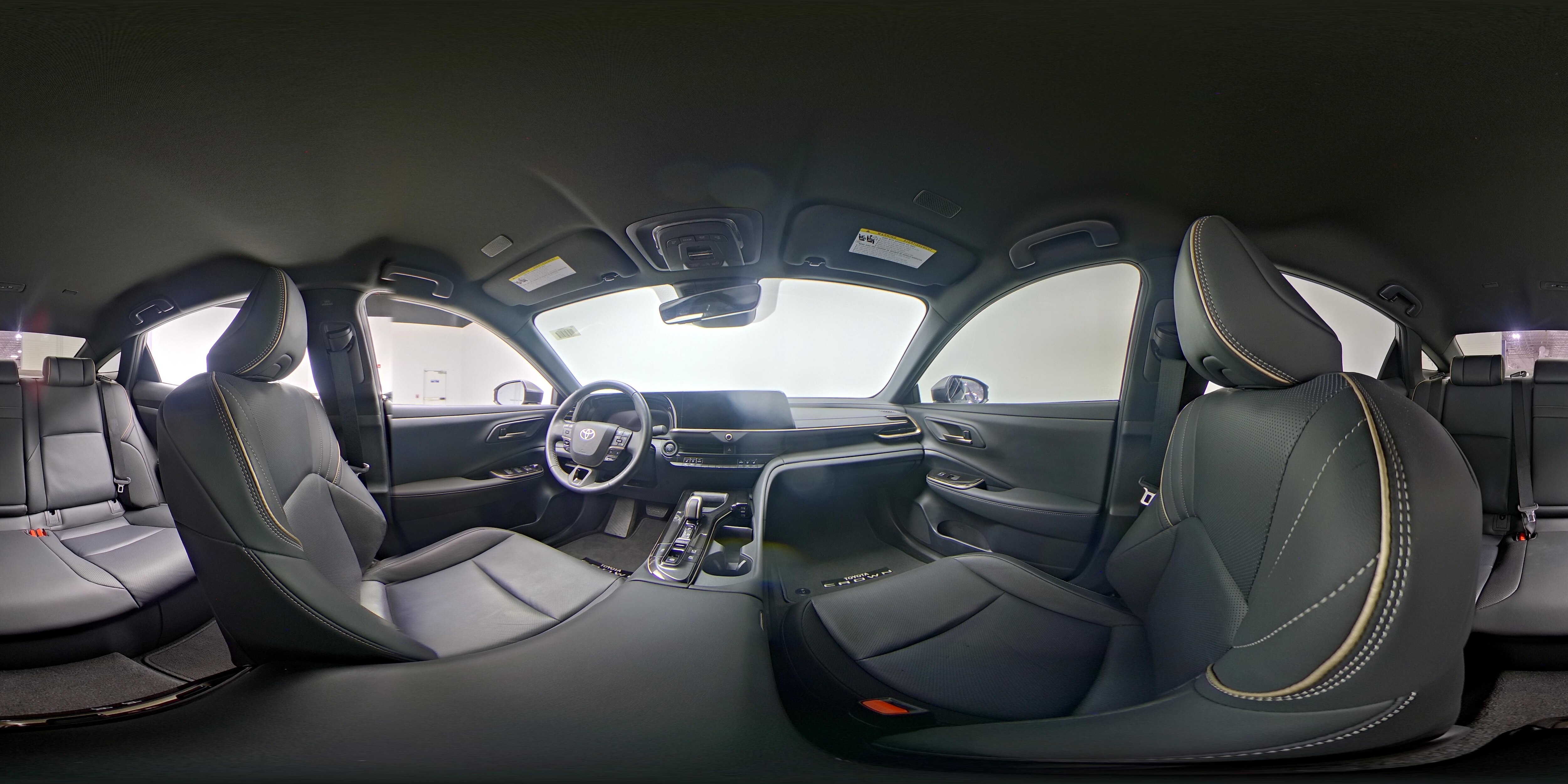 2025 Toyota Crown XLE - Photo 24