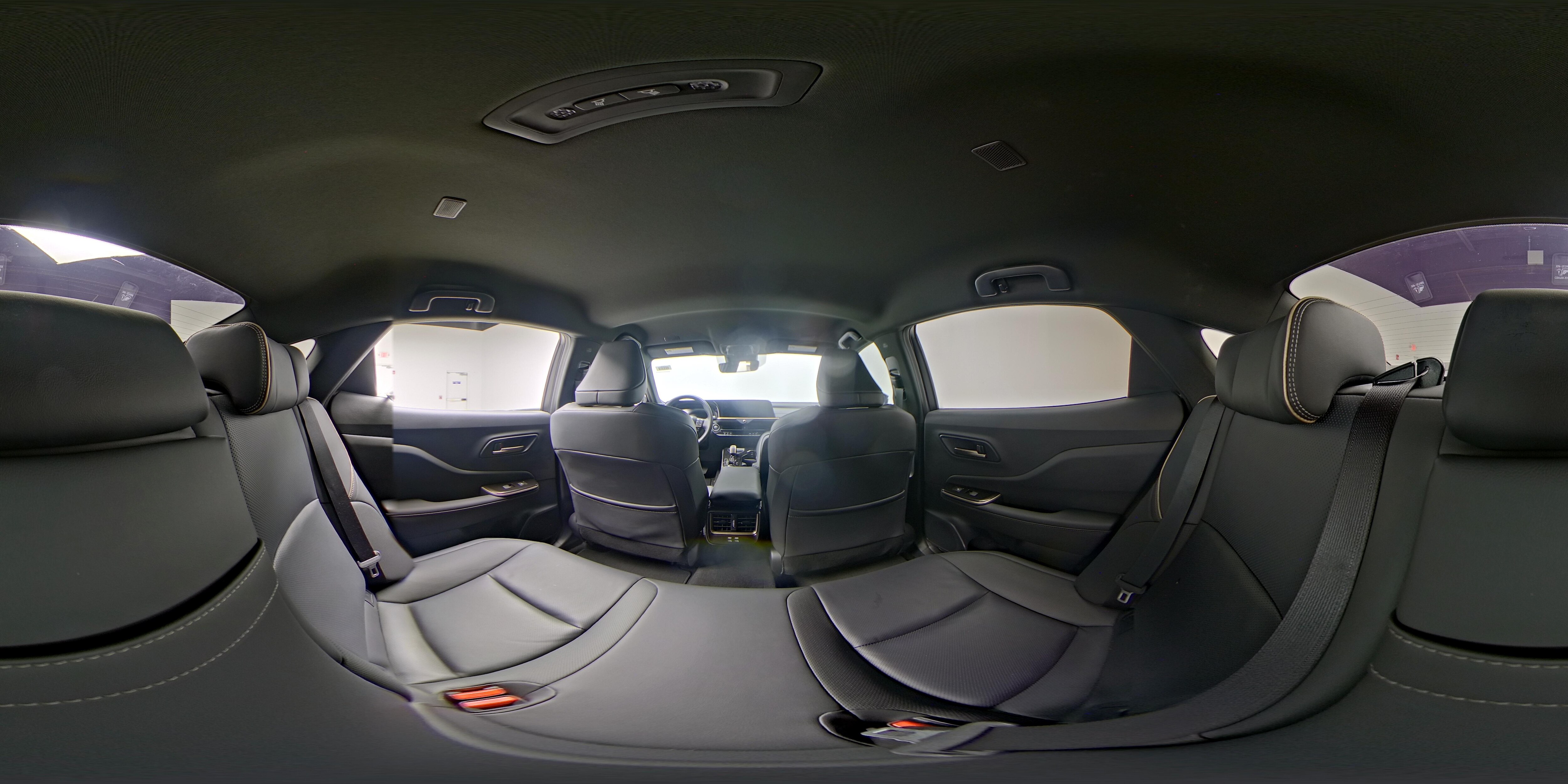2025 Toyota Crown XLE - Photo 25