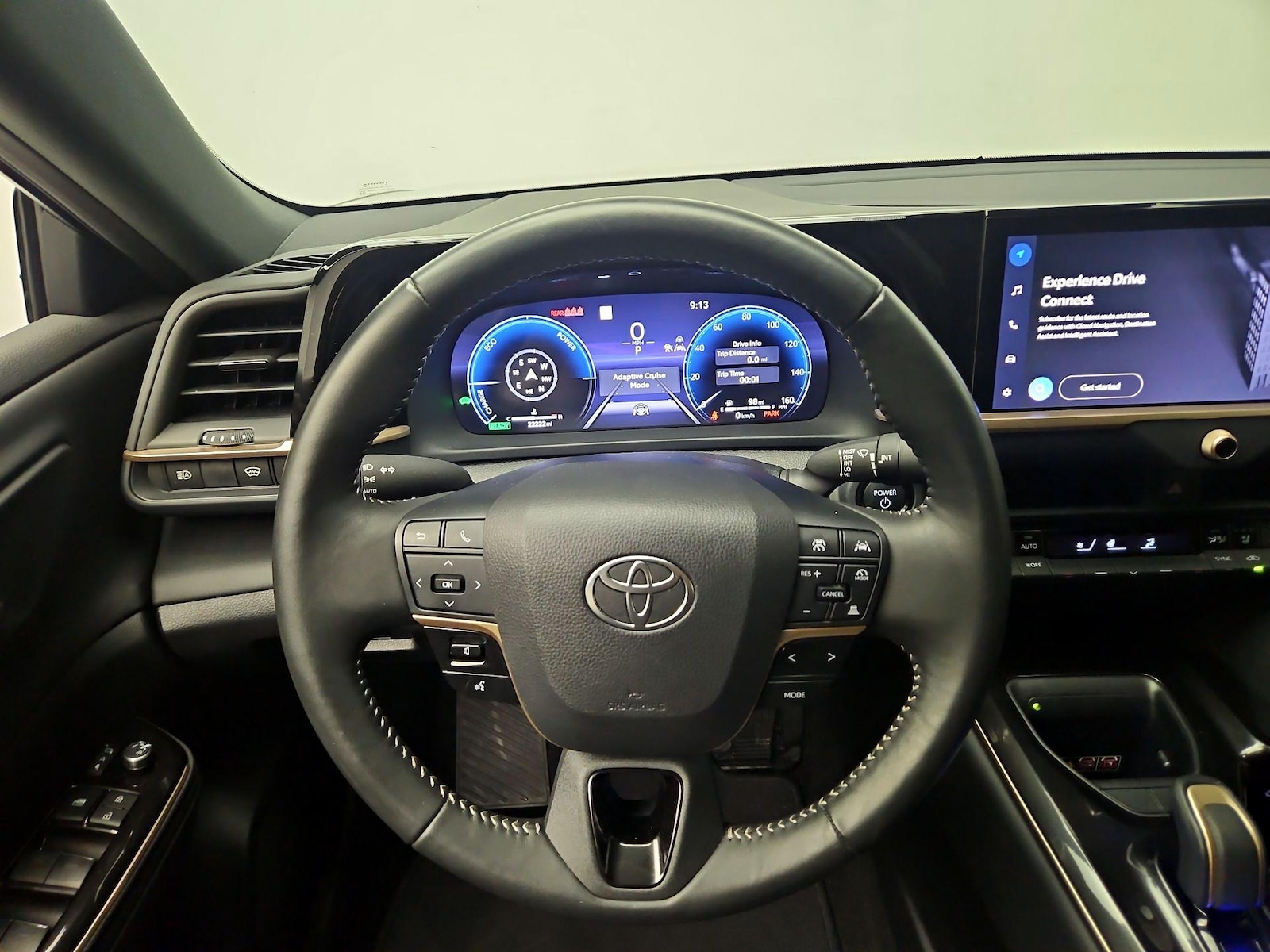 2025 Toyota Crown XLE - Photo 11