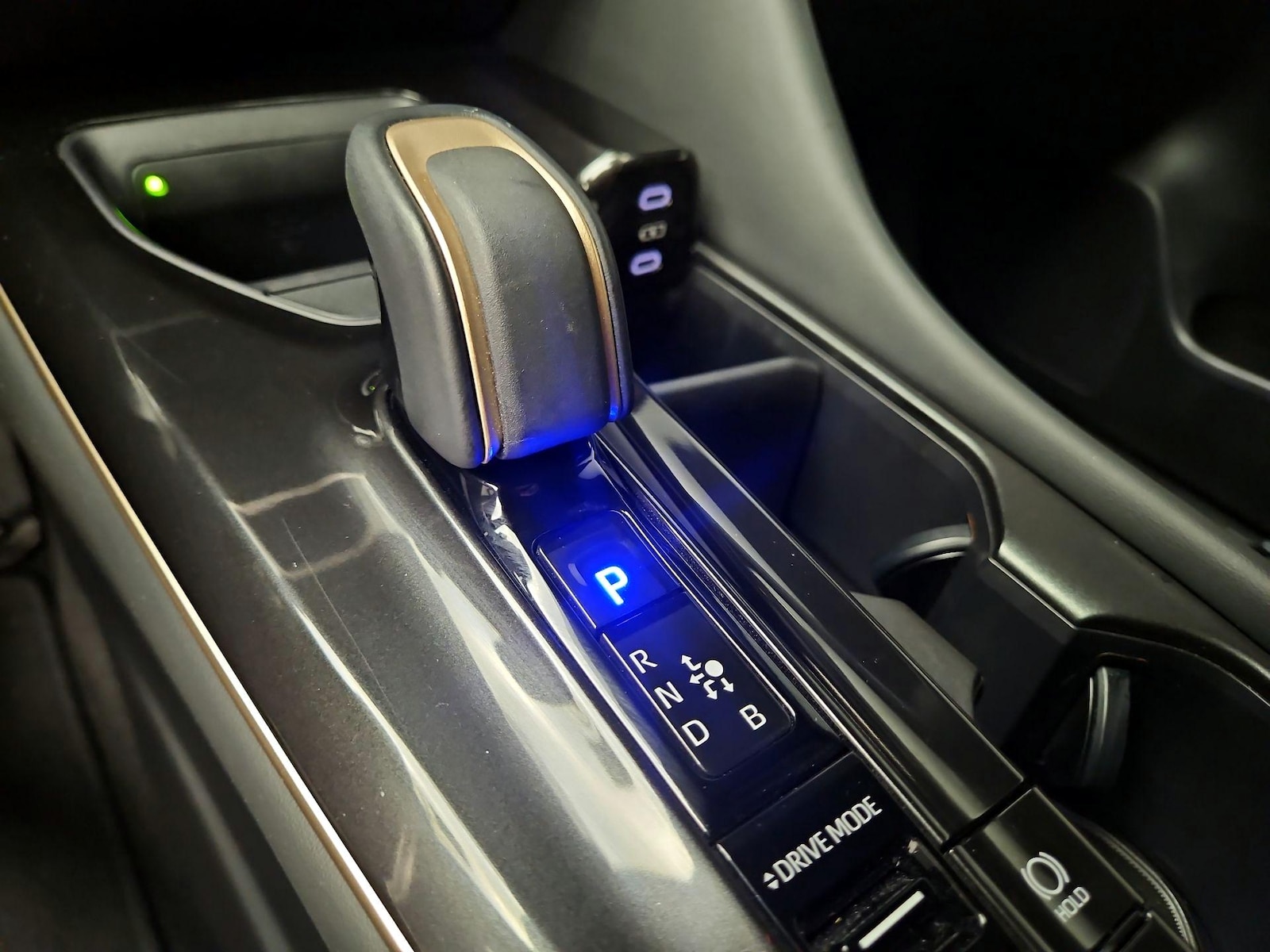 2025 Toyota Crown XLE - Photo 18