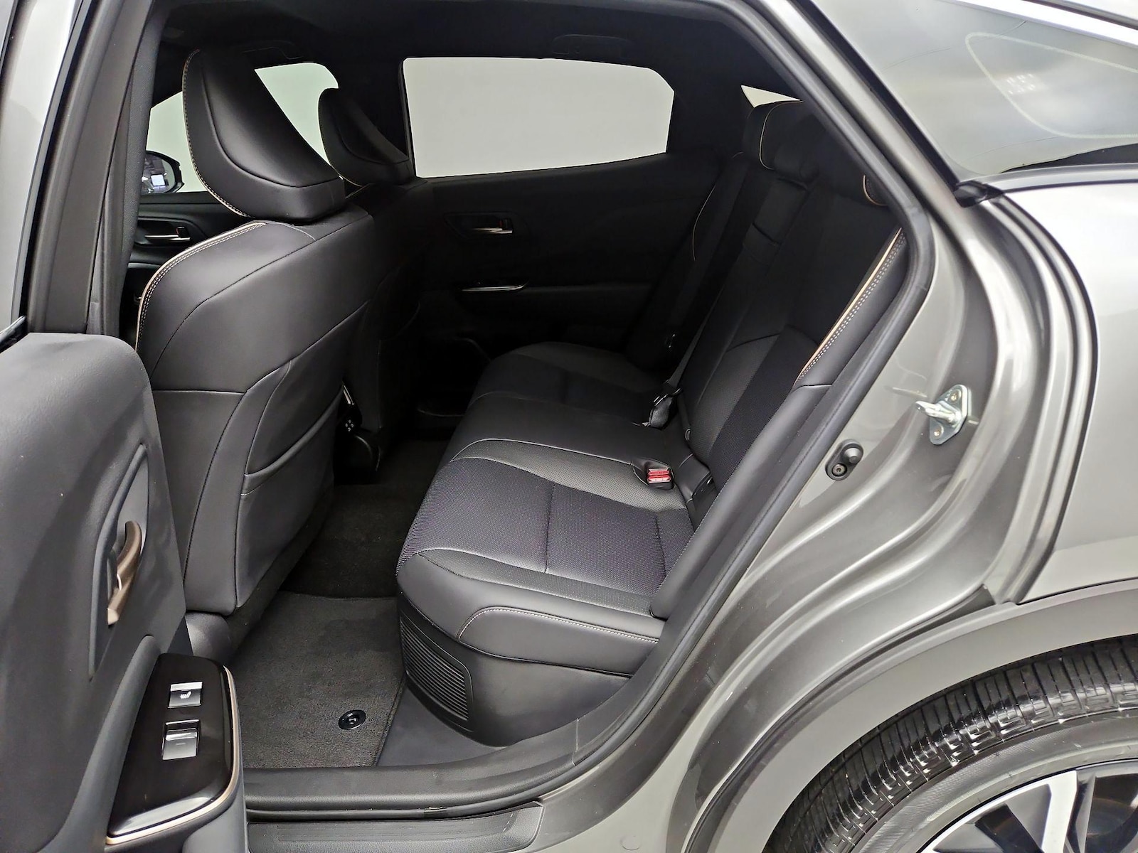 2025 Toyota Crown XLE - Photo 20