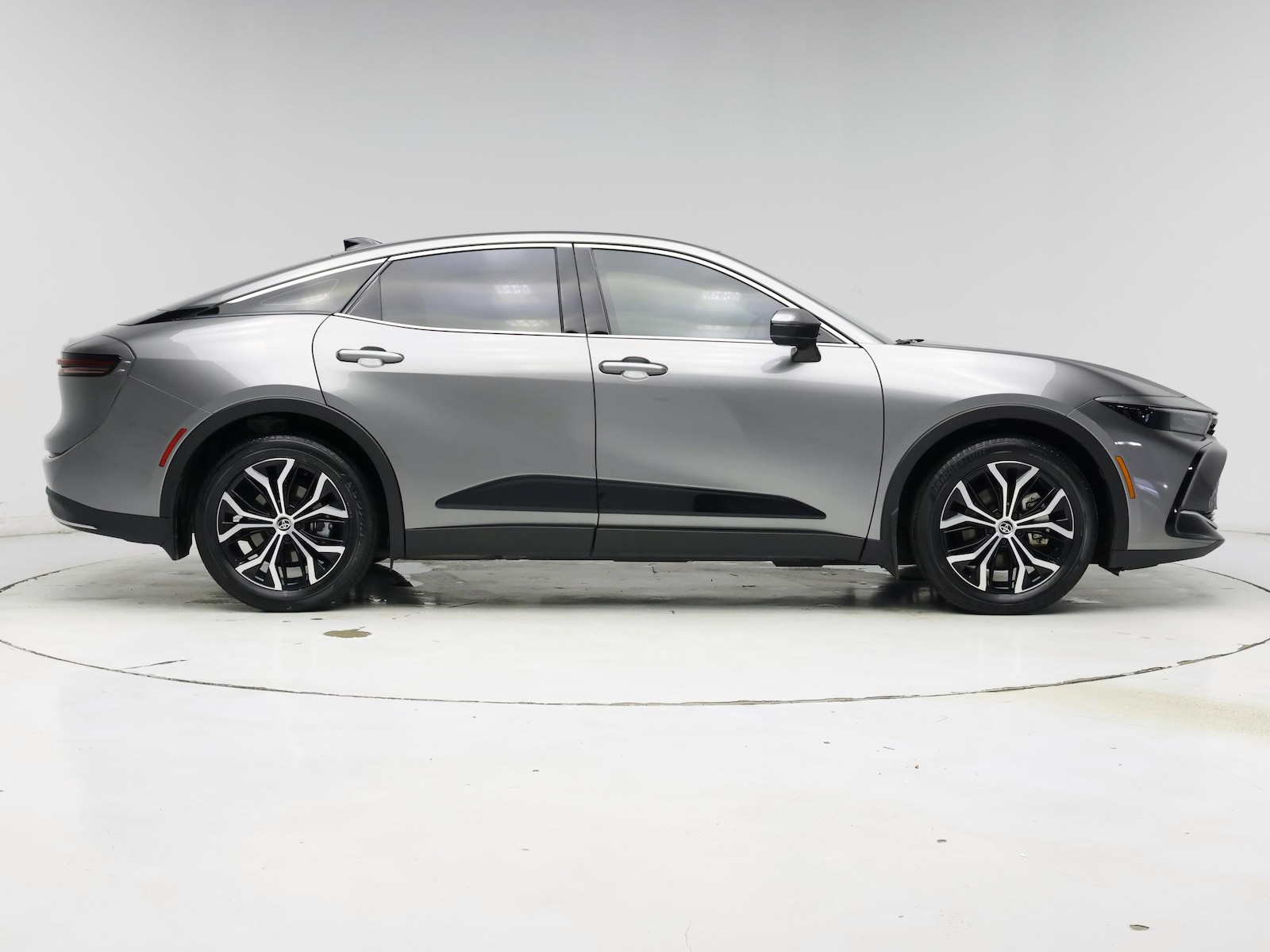 2025 Toyota Crown XLE - Photo 8