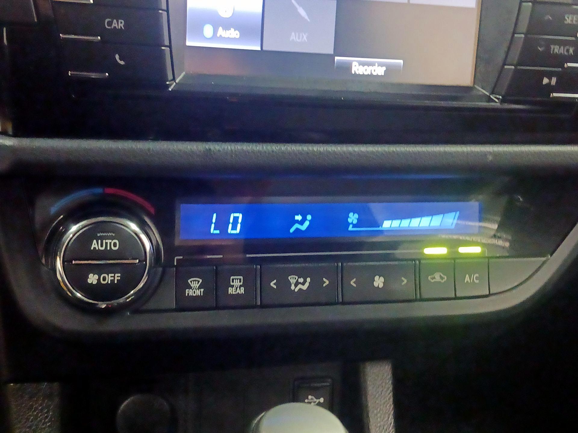 Thumbnail: 2014 Toyota Corolla - 14