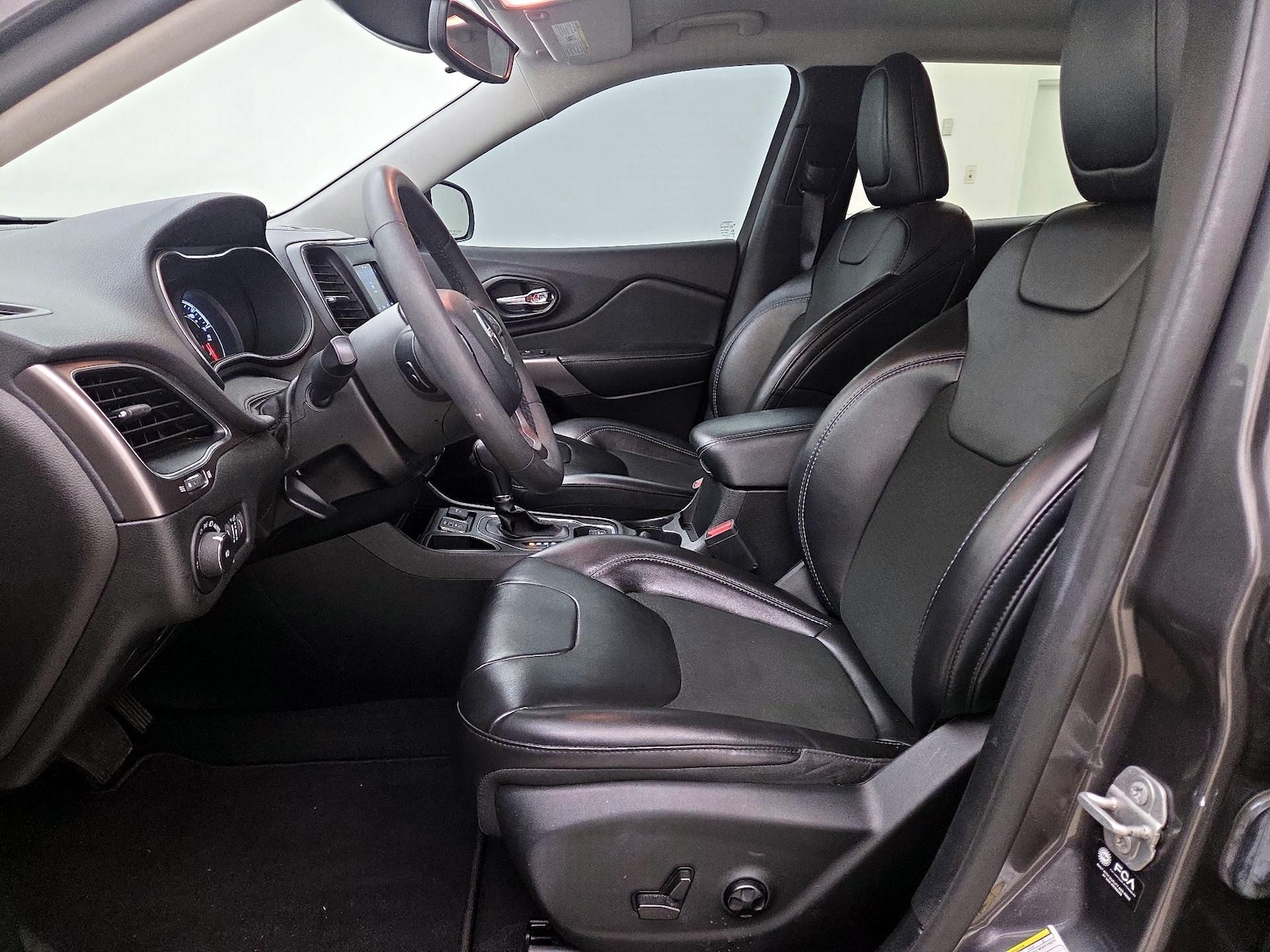 2021 Jeep Cherokee Latitude Plus - Photo 12