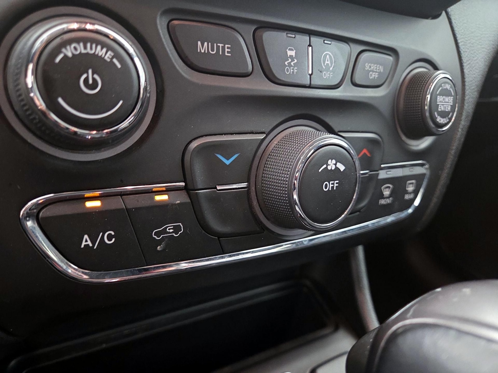 2021 Jeep Cherokee Latitude Plus - Photo 17