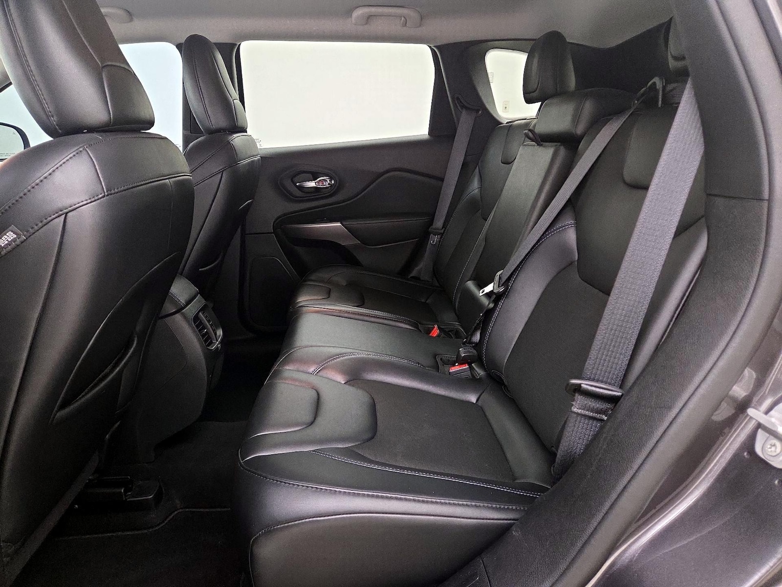 2021 Jeep Cherokee Latitude Plus - Photo 20