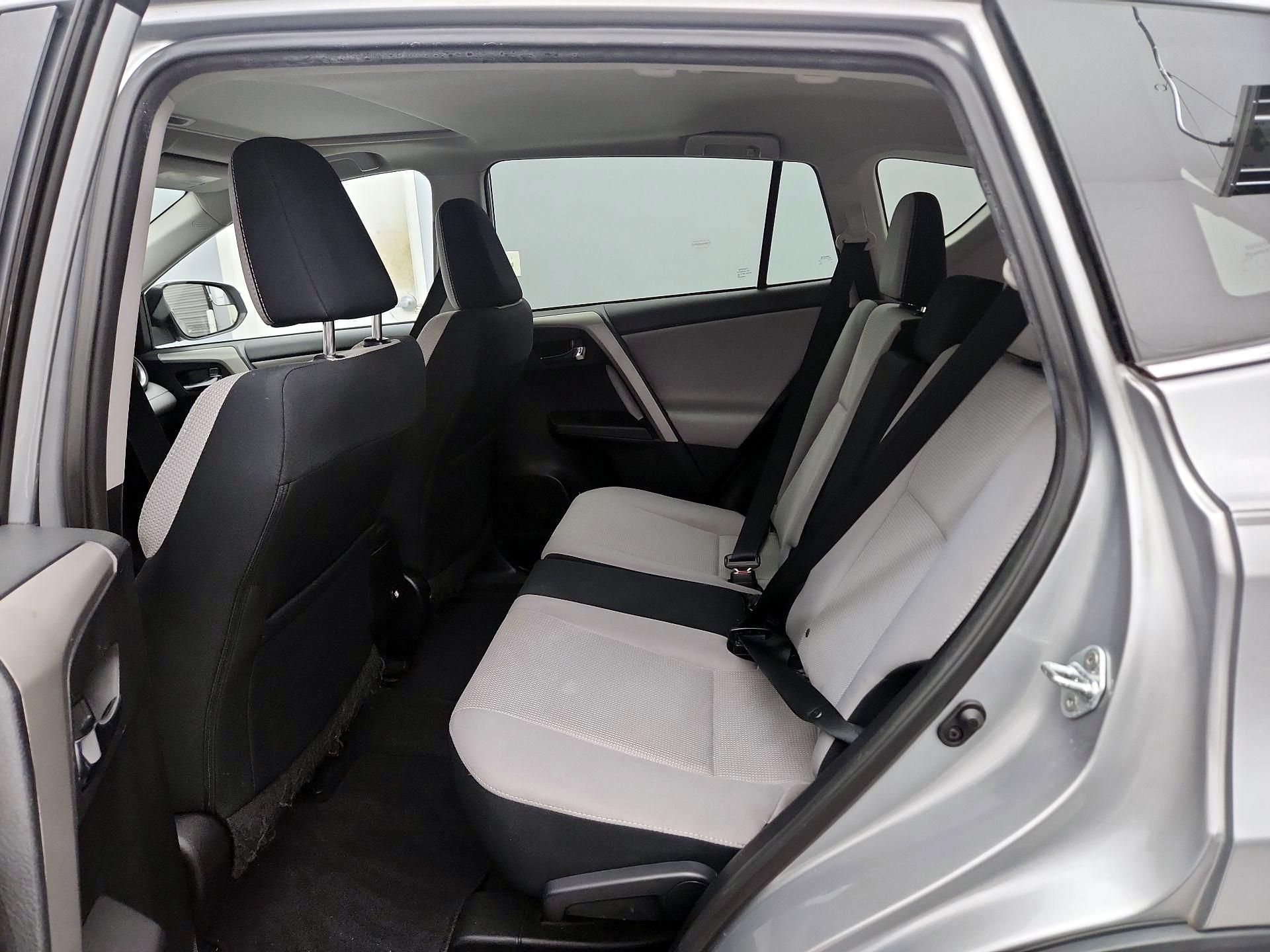 Thumbnail: 2017 Toyota RAV4 - 20